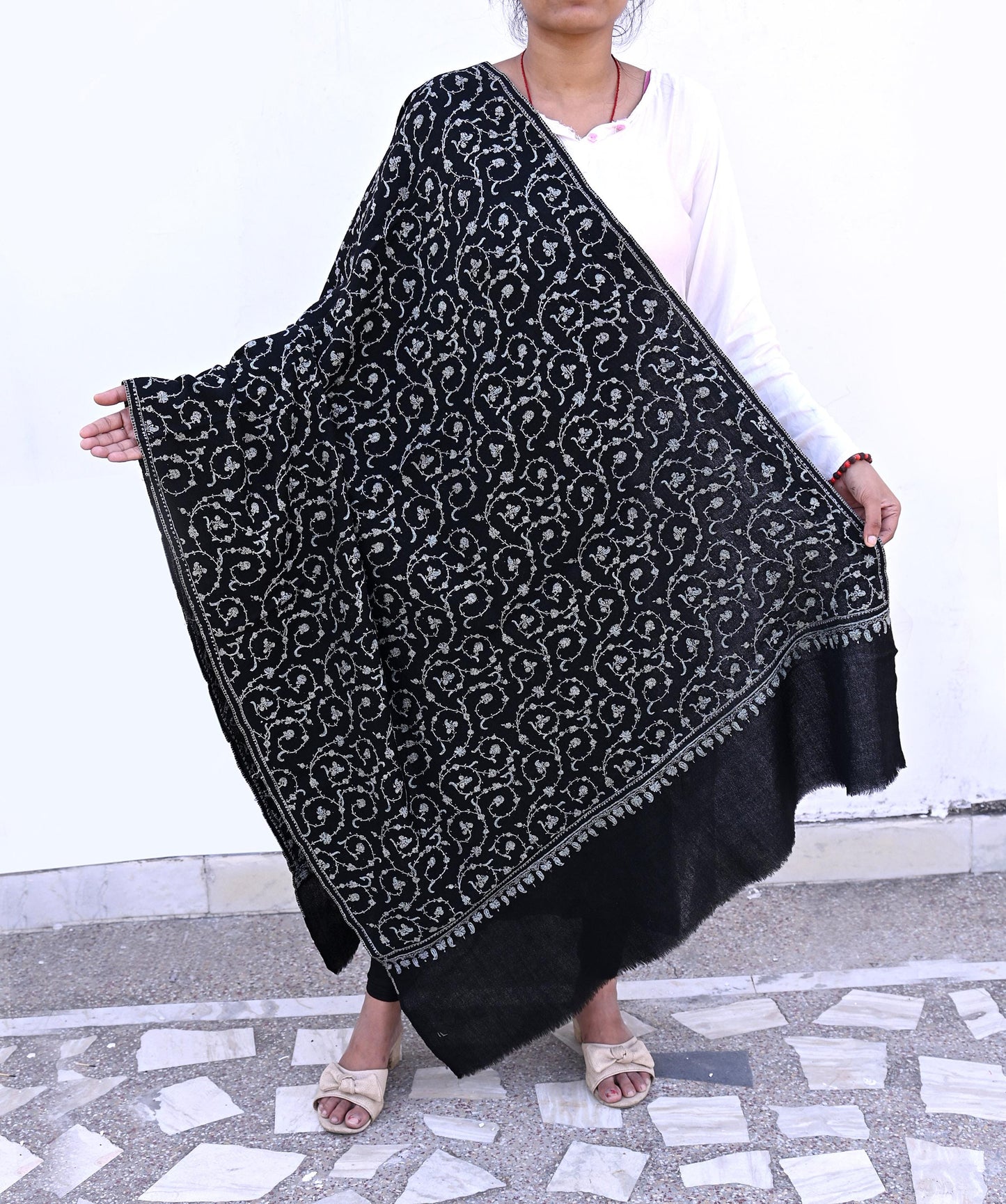Indian Vintage Black Shawl Pure Woolen Handmade Suzani Long Throw Stole Warm Stole Paisley Design Soft Soft Cozy