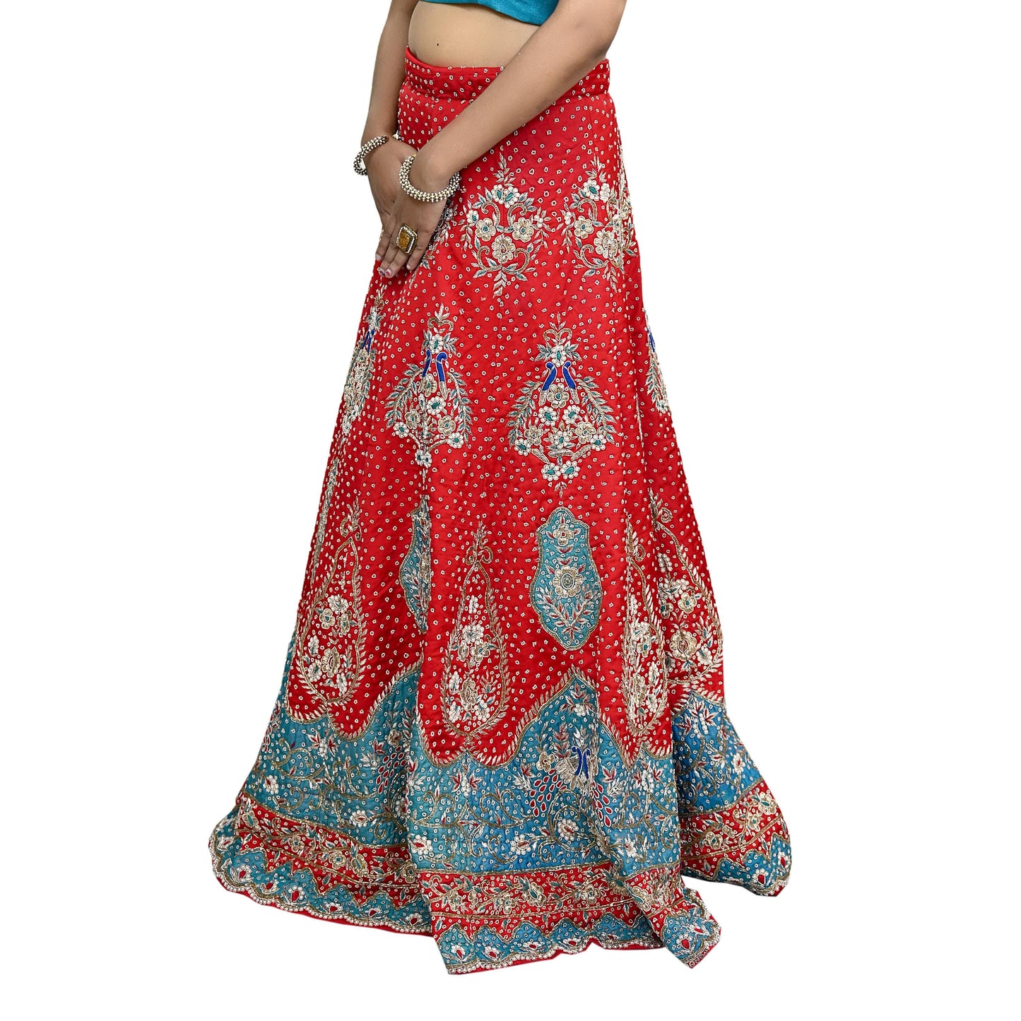 Indian Pre-owned Heavy Wedding Hand Embroidered Designer By Anamika Khanna Lehenga/Skirt Bridal Wear Red Pure Satin Silk