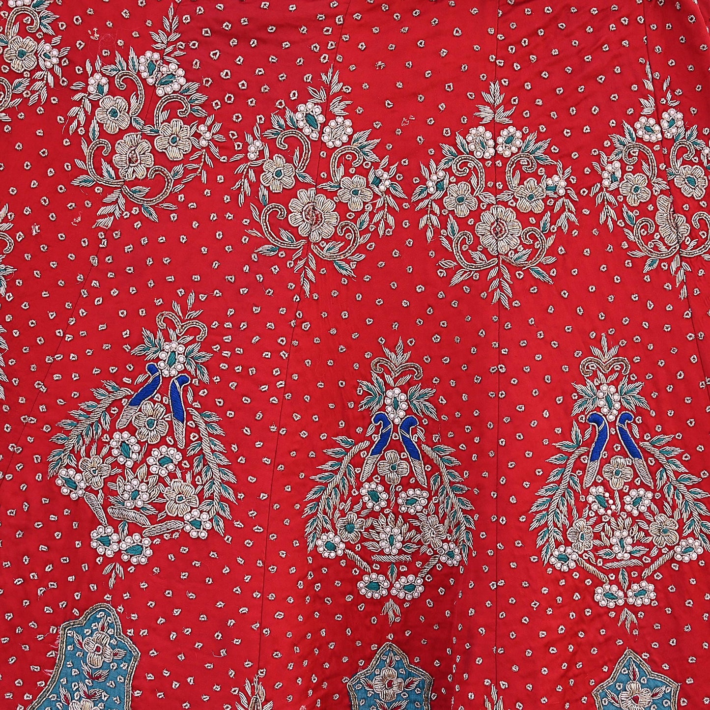 Indian Pre-owned Heavy Wedding Hand Embroidered Designer By Anamika Khanna Lehenga/Skirt Bridal Wear Red Pure Satin Silk