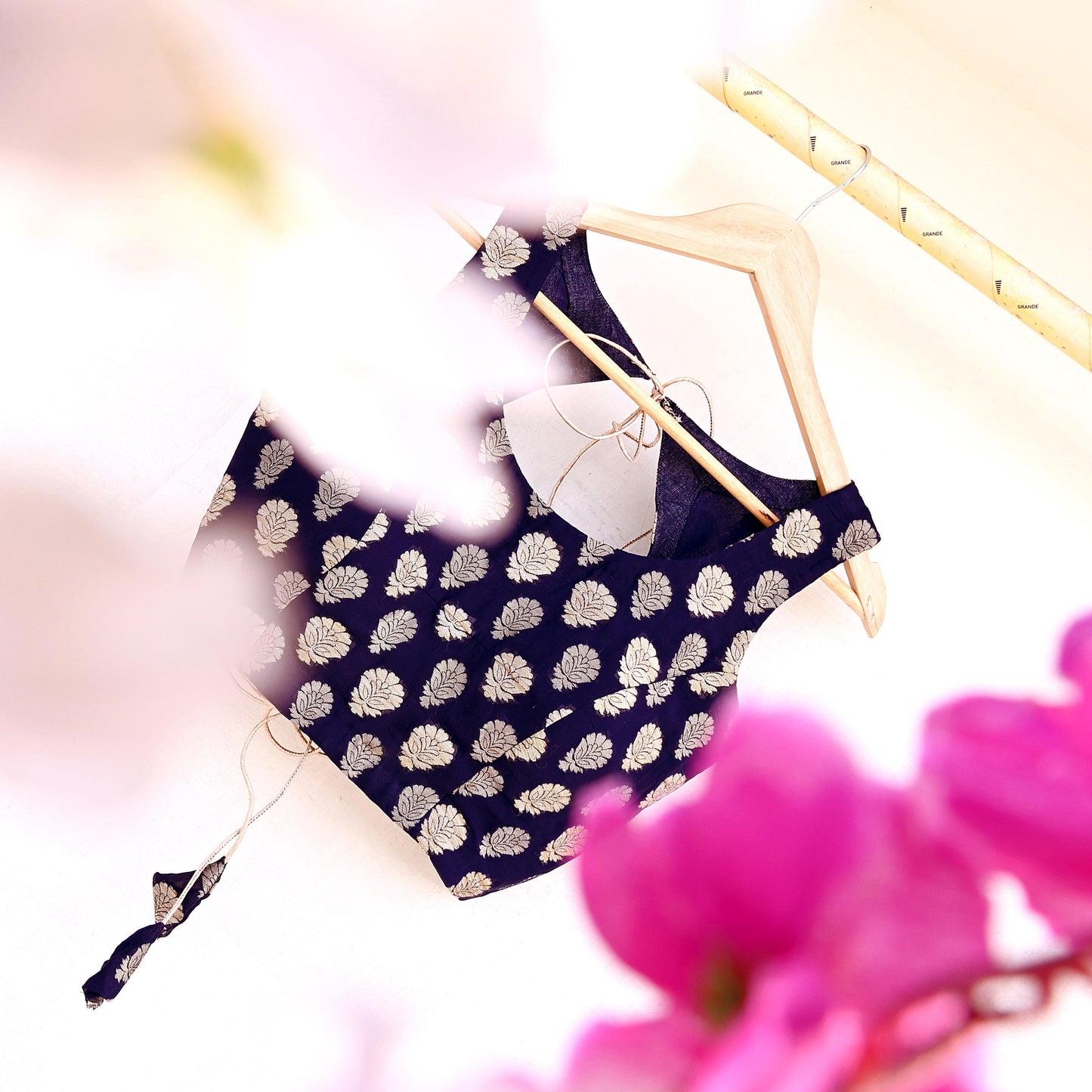 Indian New White Pure Georgette Silk Hand Woven Padded Blouse/Top/Crop Party wear Bollywood One Of a Kind Blouse