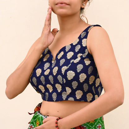 Indian New White Pure Georgette Silk Hand Woven Sleeveless Padded Blouse/Top/Crop Party wear Bollywood One Of a Kind Blouse