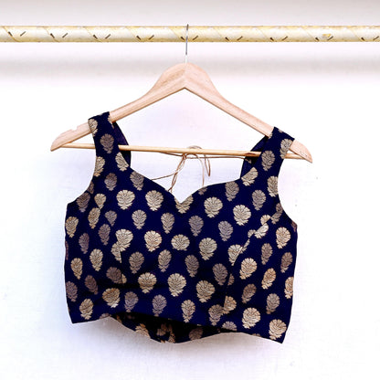 Indian New White Pure Georgette Silk Hand Woven Sleeveless Padded Blouse/Top/Crop Party wear Bollywood One Of a Kind Blouse