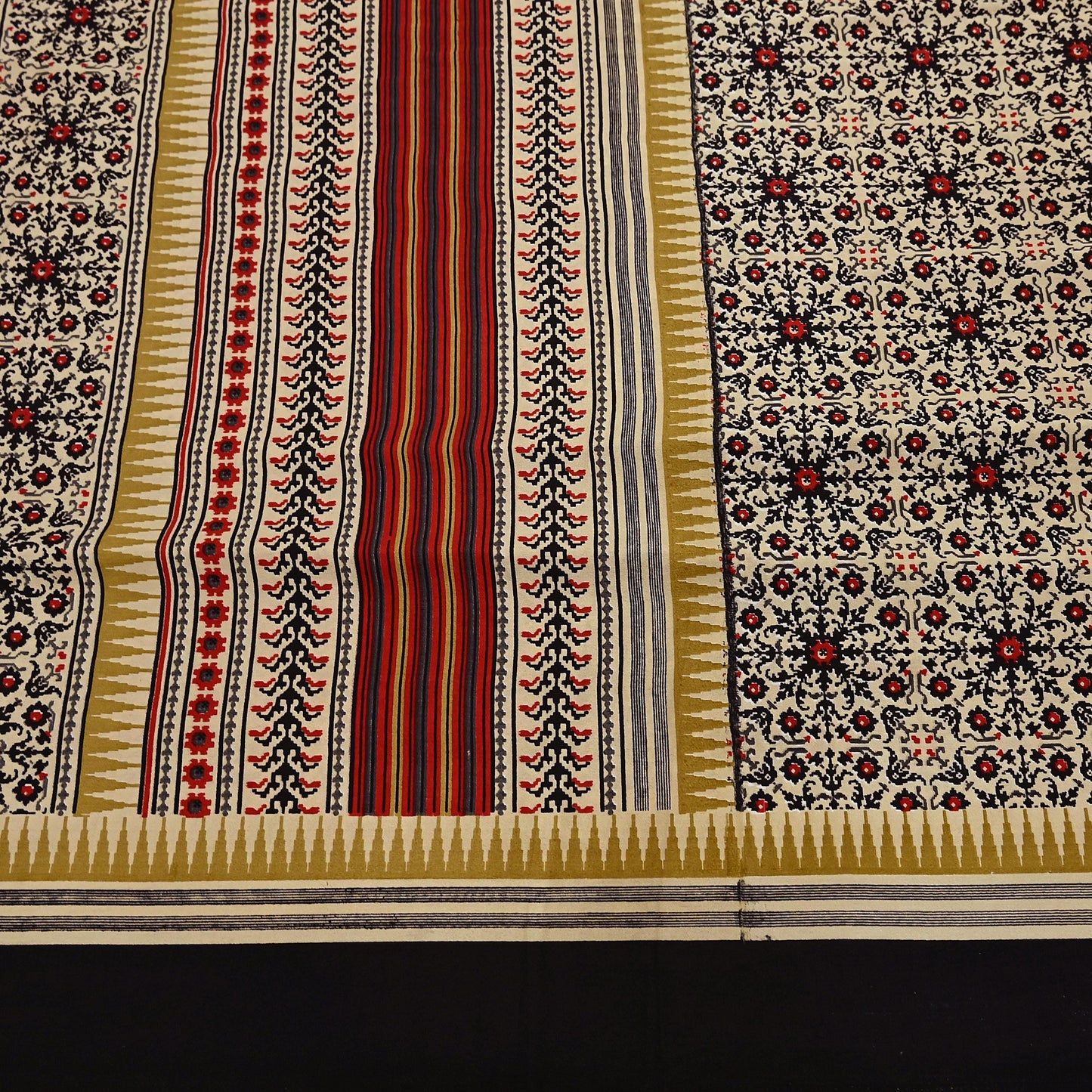 Vintage Beige Digital Printed Saree Floral Artificial Silk Fabric 5 Yards Indian Satin-Like Material for Dressmaking & Quilting Crafts