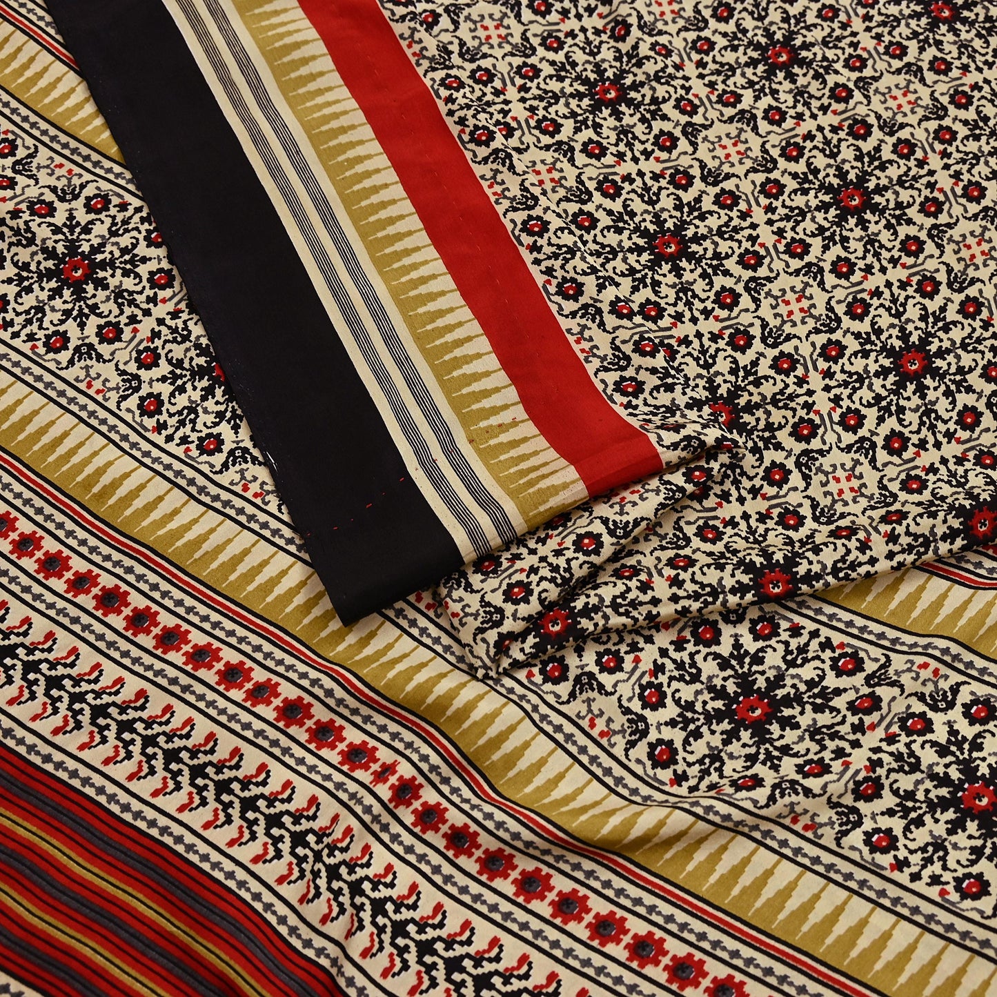 Vintage Beige Digital Printed Saree Floral Artificial Silk Fabric 5 Yards Indian Satin-Like Material for Dressmaking & Quilting Crafts