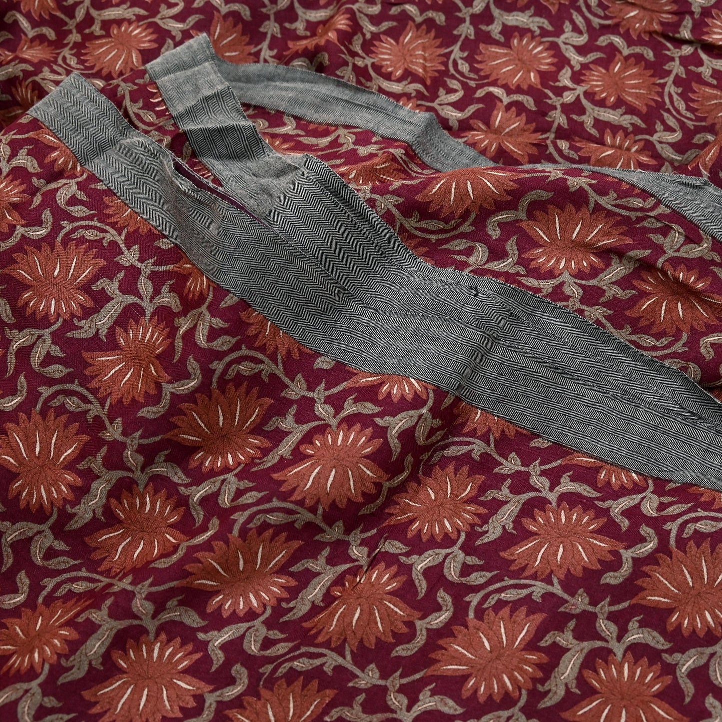 Vintage Maroon Brown Wool Saree Indian Pure Wool Floral Woven Fabric 5 Yard Soft Warm Craft Material for Winter Dressmaking & Sewing