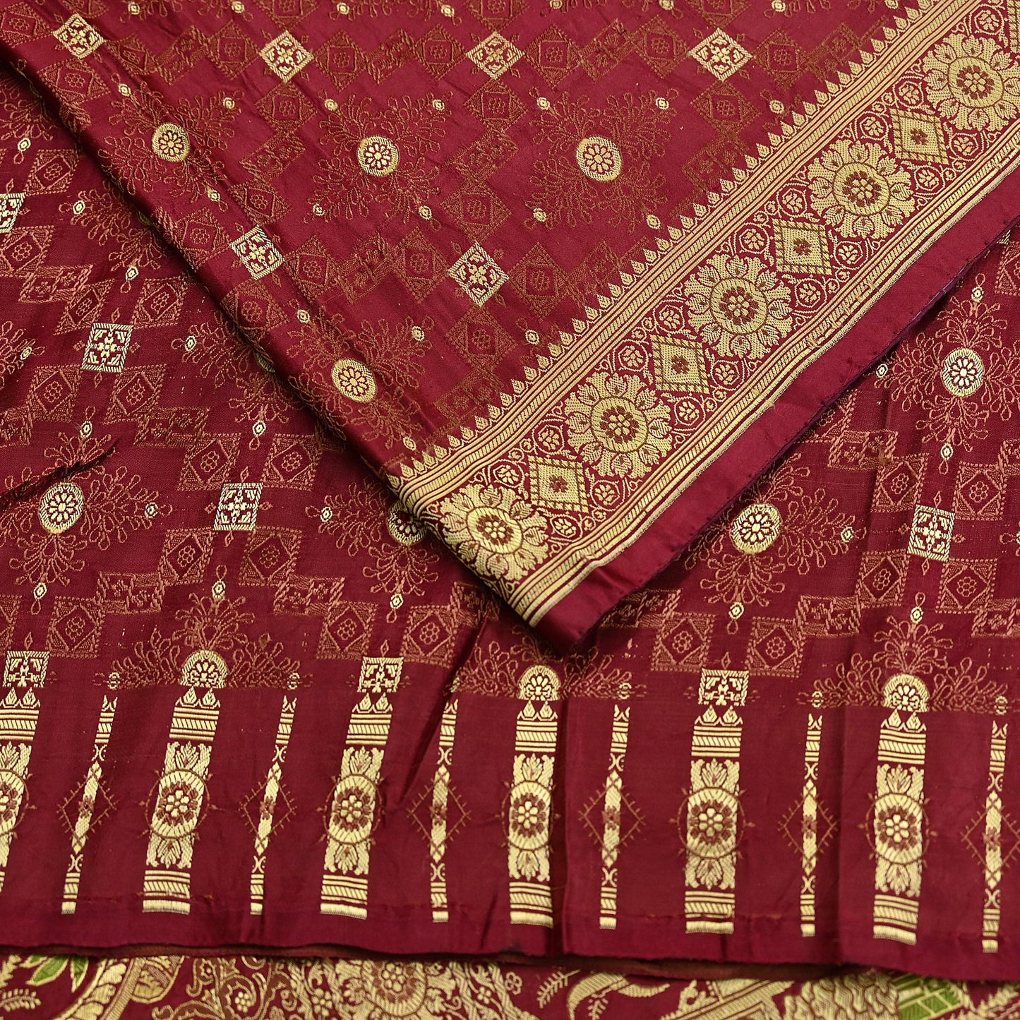 Vintage Maroon Banarasi Silk Saree Pure Satin Silk Handwoven Tanchoi Fabric with Floral Weave 5 Yard Dressmaking Craft Material