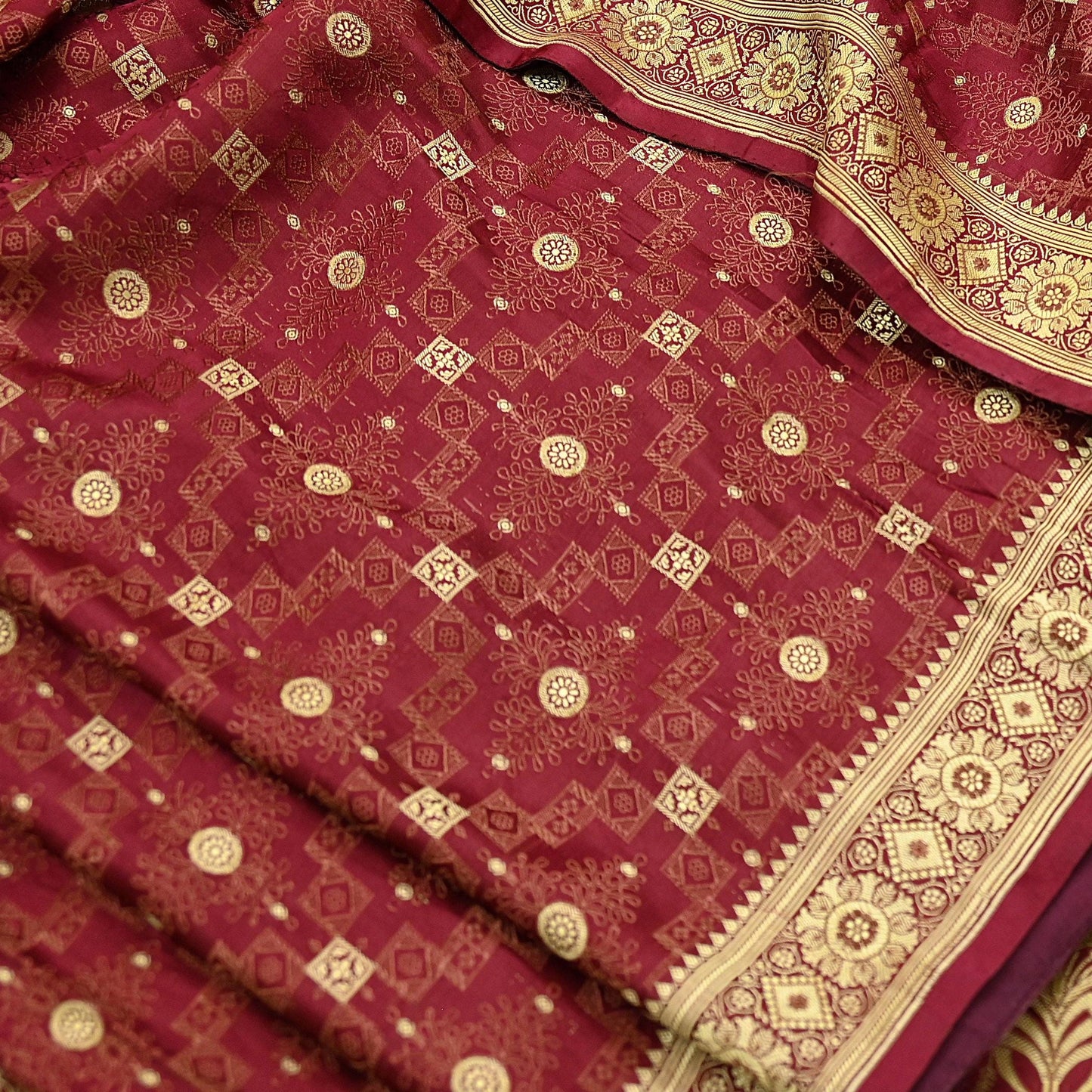 Vintage Maroon Banarasi Silk Saree Pure Satin Silk Handwoven Tanchoi Fabric with Floral Weave 5 Yard Dressmaking Craft Material
