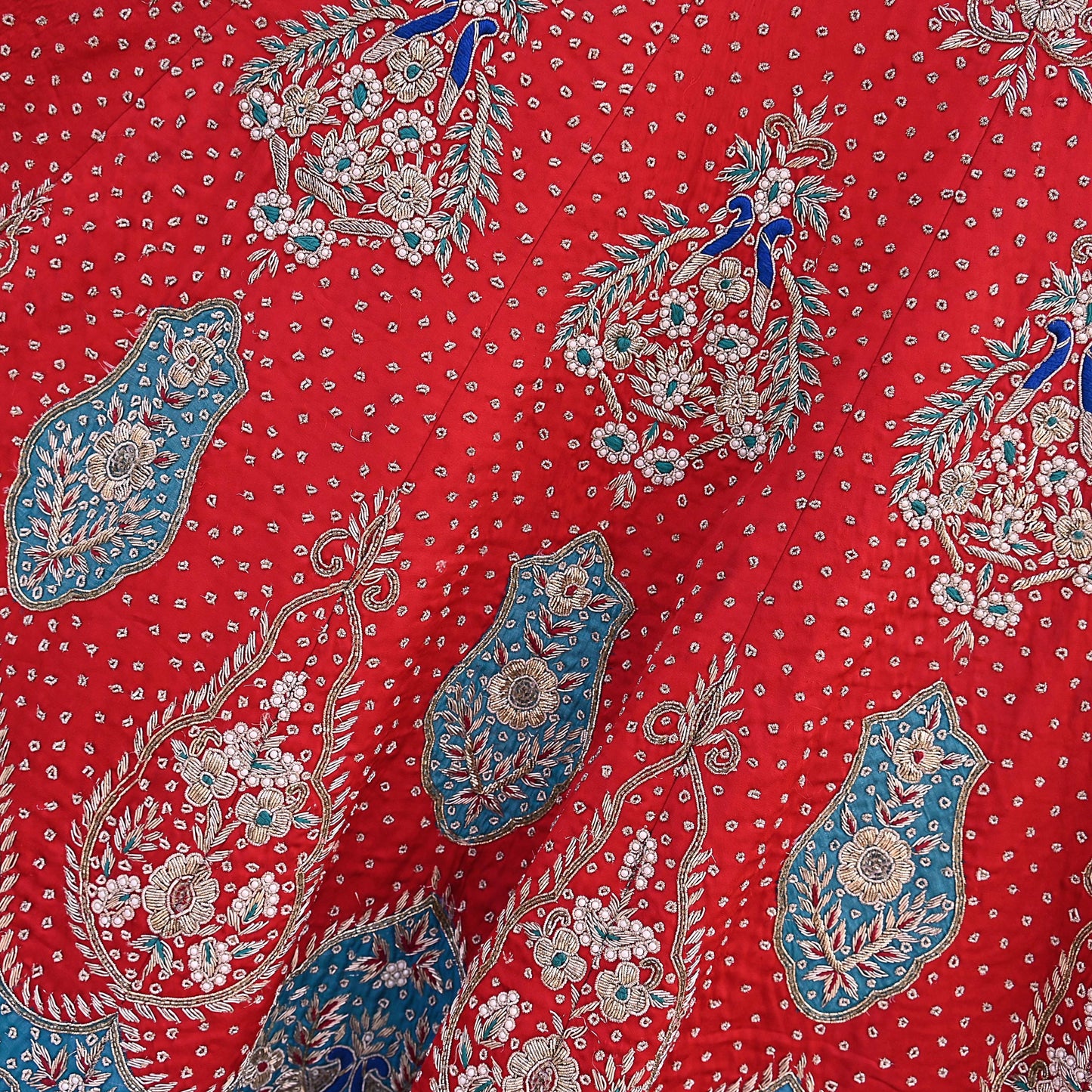 Indian Pre-owned Heavy Wedding Hand Embroidered Designer By Anamika Khanna Lehenga/Skirt Bridal Wear Red Pure Satin Silk