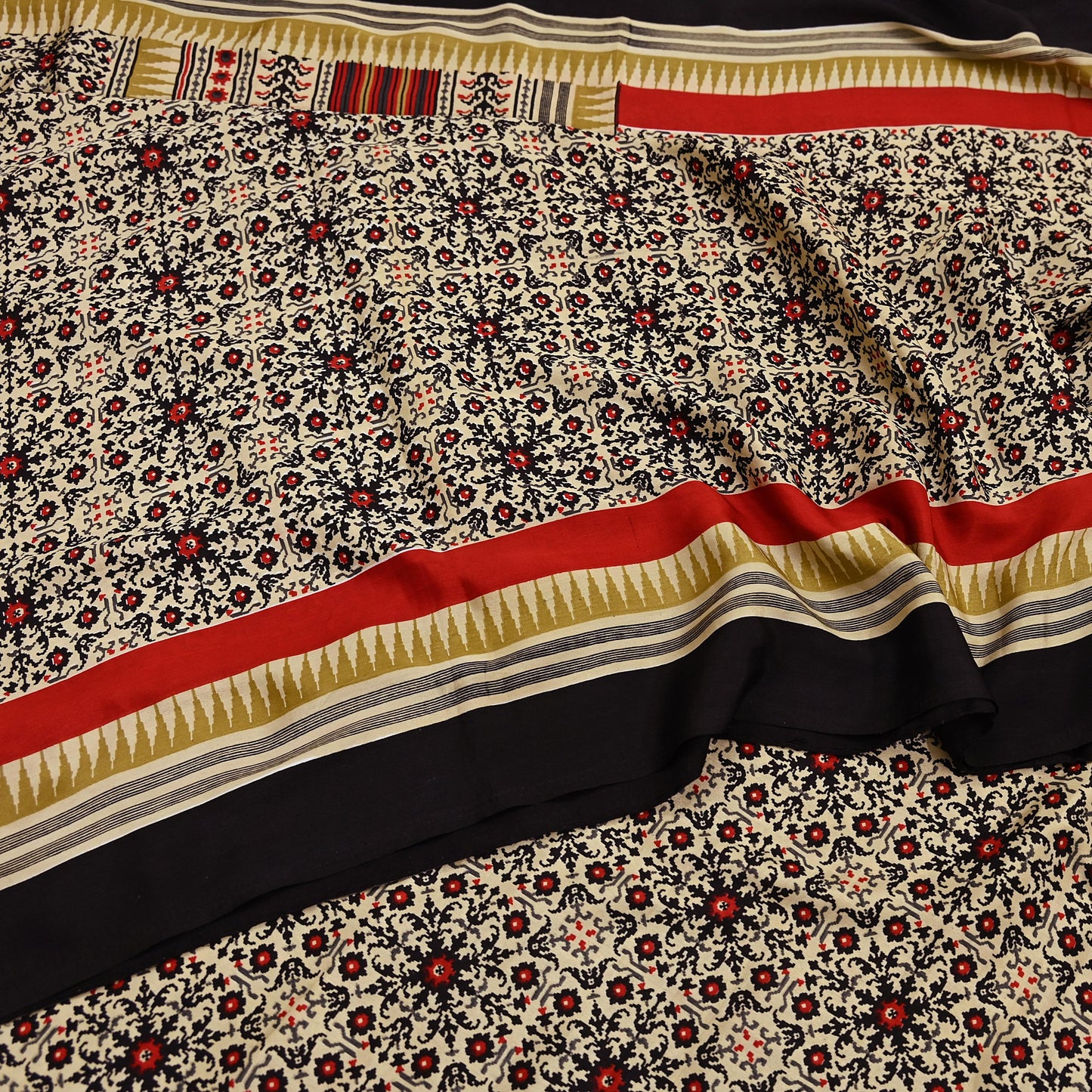 Vintage Beige Digital Printed Saree Floral Artificial Silk Fabric 5 Yards Indian Satin-Like Material for Dressmaking & Quilting Crafts