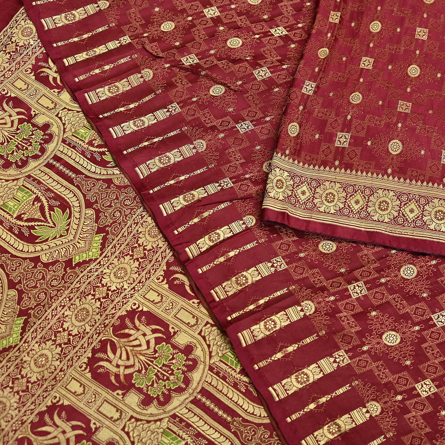 Vintage Maroon Banarasi Silk Saree Pure Satin Silk Handwoven Tanchoi Fabric with Floral Weave 5 Yard Dressmaking Craft Material