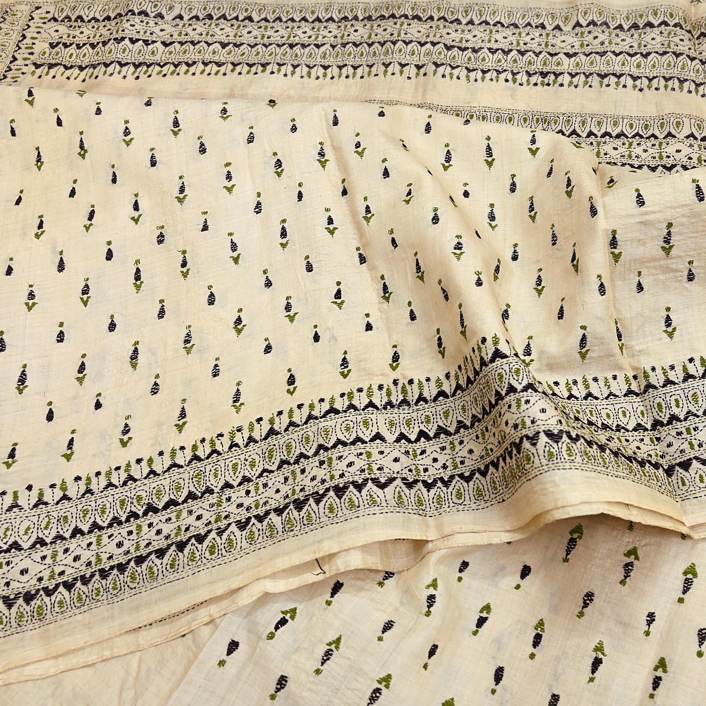 Indian Vintage Ivory Saree 100% Pure Silk Hand Embroidered Kantha Sari Fabric 5Yd Sewing Floral Sequin