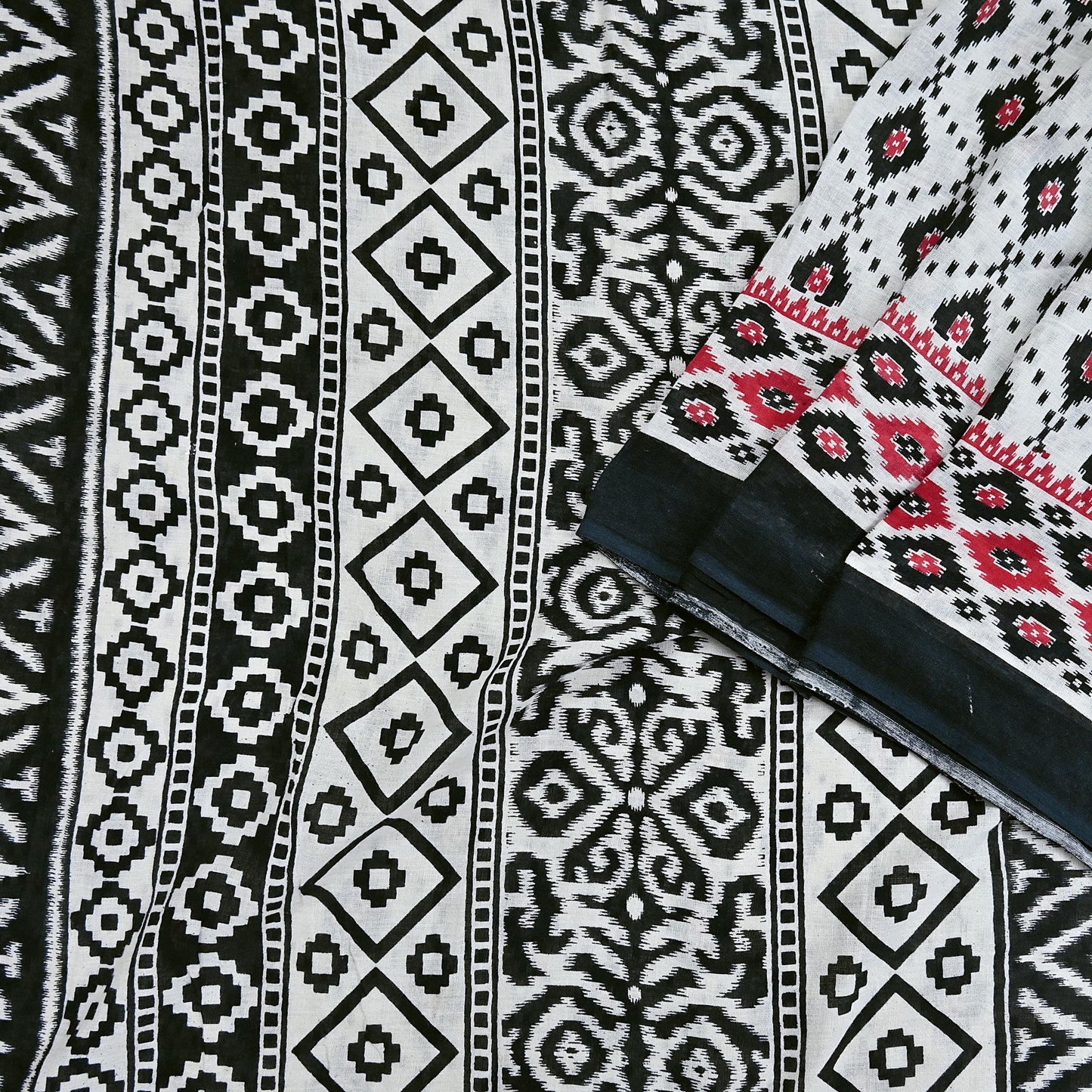 Indian Vintage White & Black Printed Pure Cotton Saree | 5 Yards | Soft Fabric for Sewing, Crafting, Quilting, Upcycling, Dressmaking, Boho