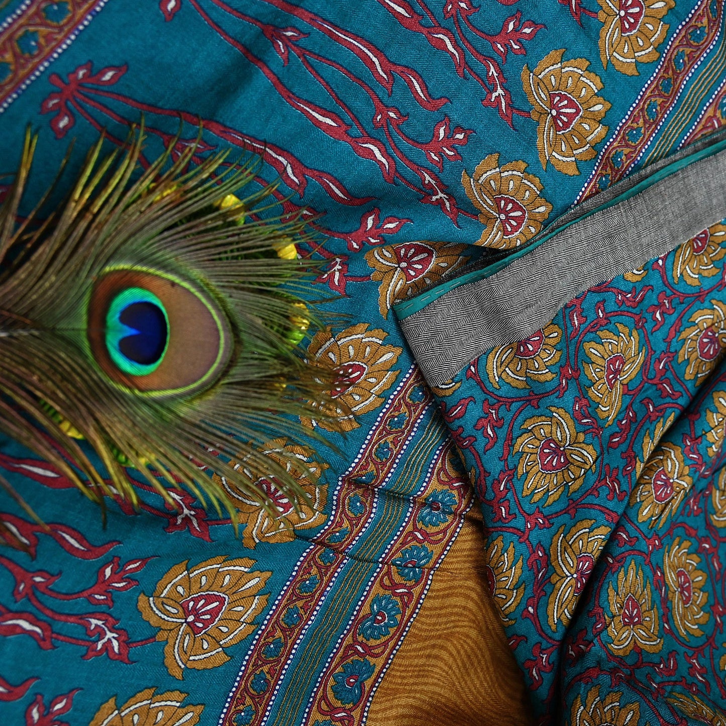 Vintage Green Wool Saree Indian Pure Wool Floral Woven Fabric 5 Yard Soft Warm Winter Textile for Dressmaking & Sewing Crafts
