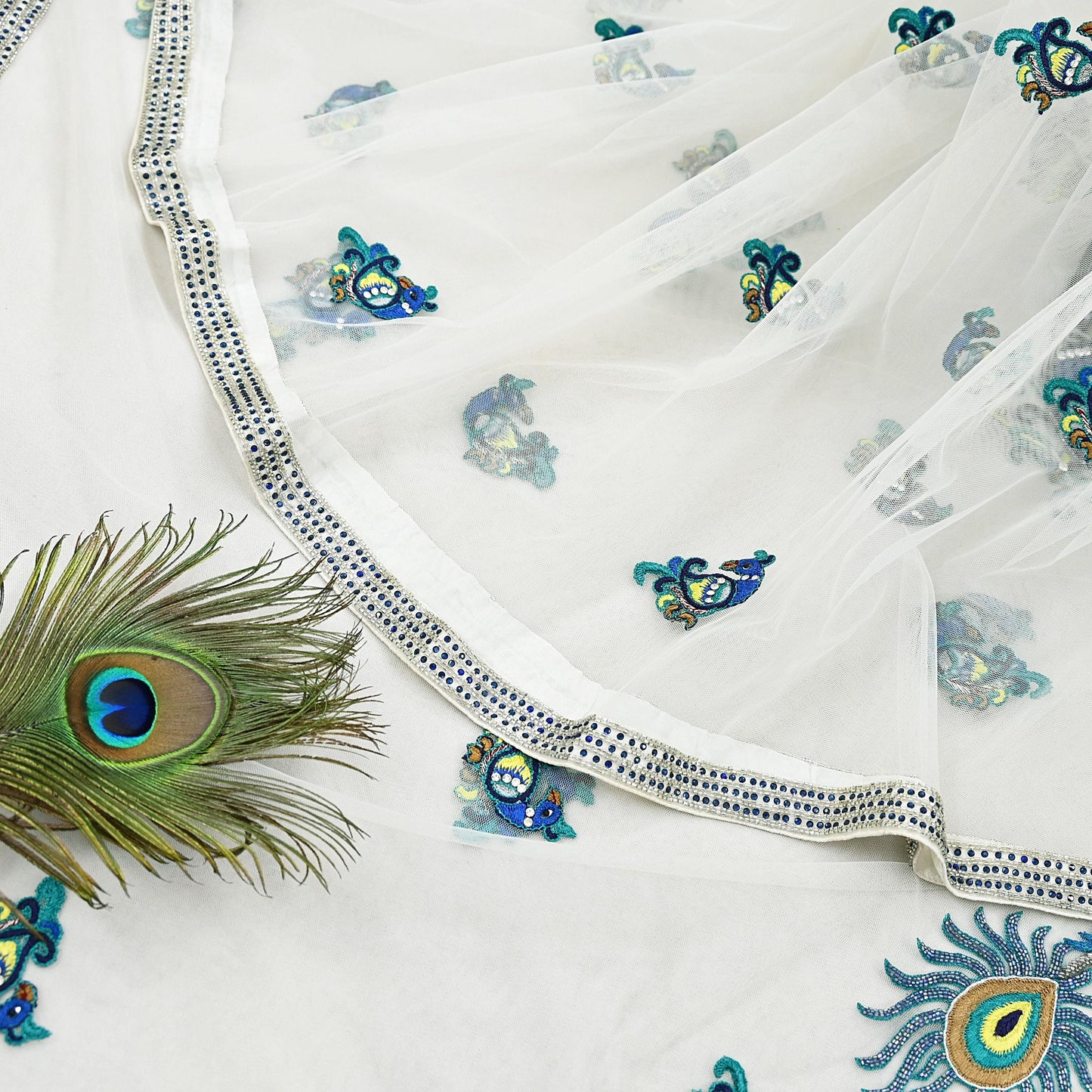 Indian Vintage Heavy Sari White Net/Mesh Embroidered Sarees Fabric 6Yd Sewing Craft Fabric Dress making Crafting Bollywood sari Blouse Pcs