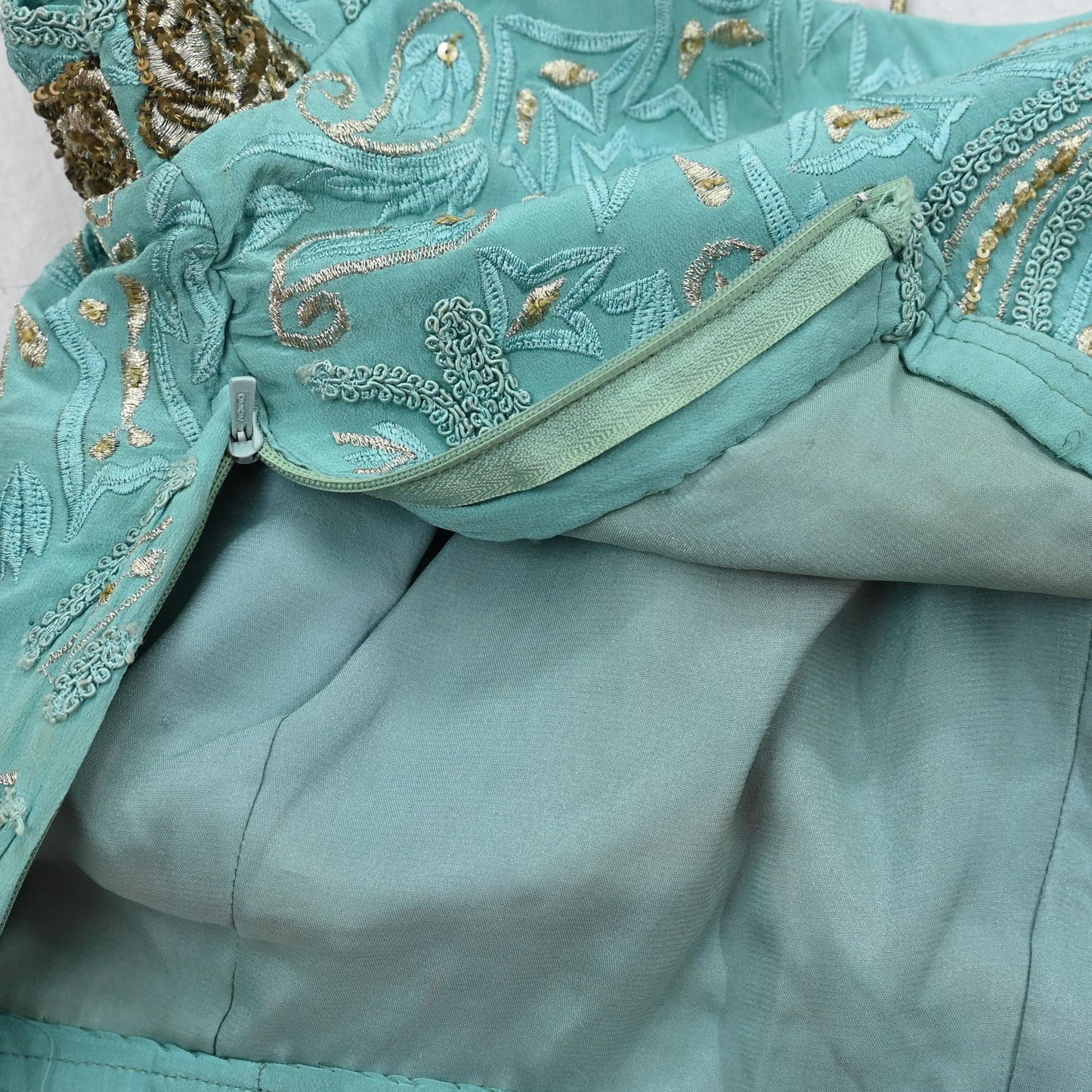 Indian Vintage Green Pure Crepe silk Hand Embroidered Padded Blouse/Top/Crop M Size Party wear Bollywood