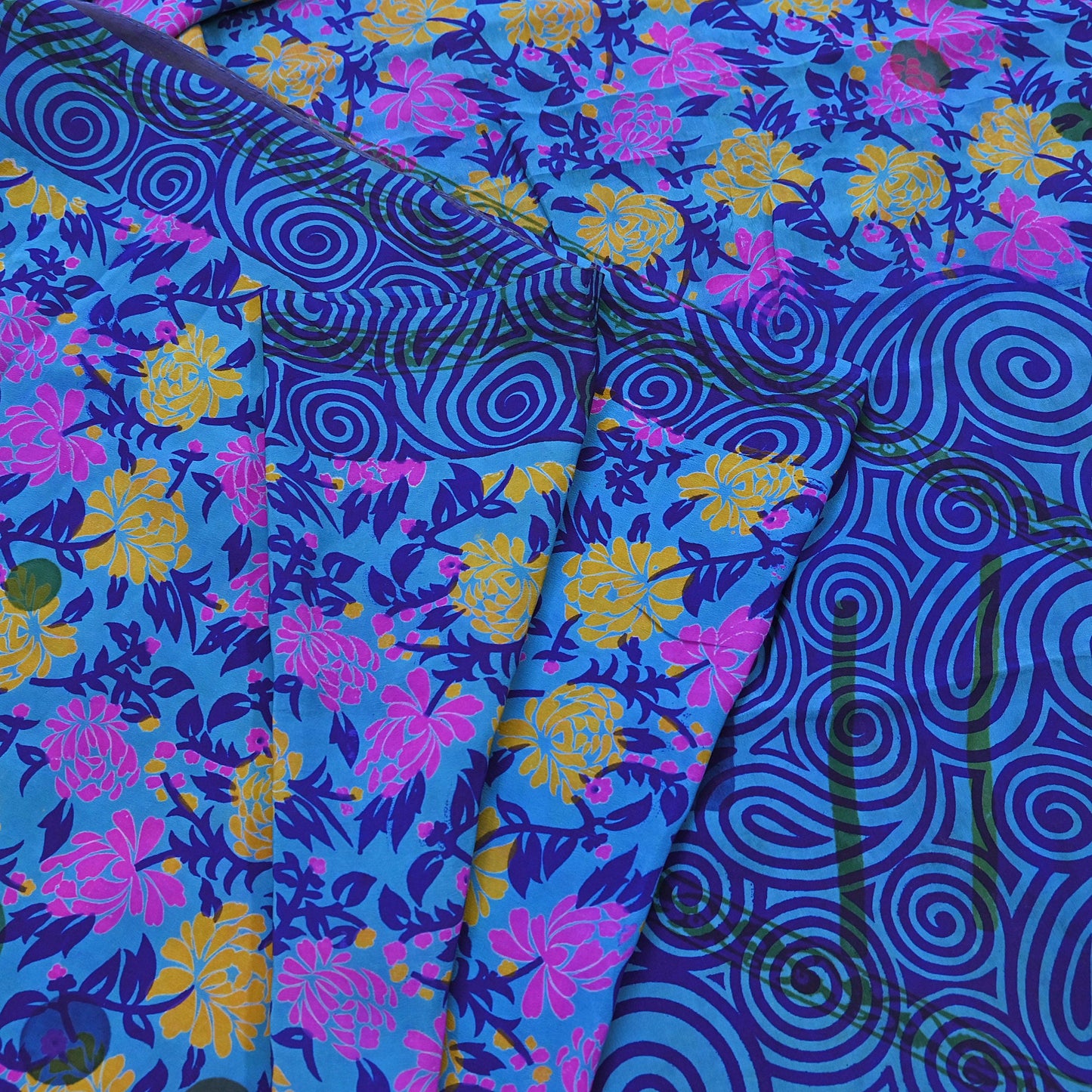 Indian Vintage blue Pure Crepe Silk Saree Floral Print 5 Yards Soft Sewing Fabric for Dressmaking, Quilting, Crafting Upcycling