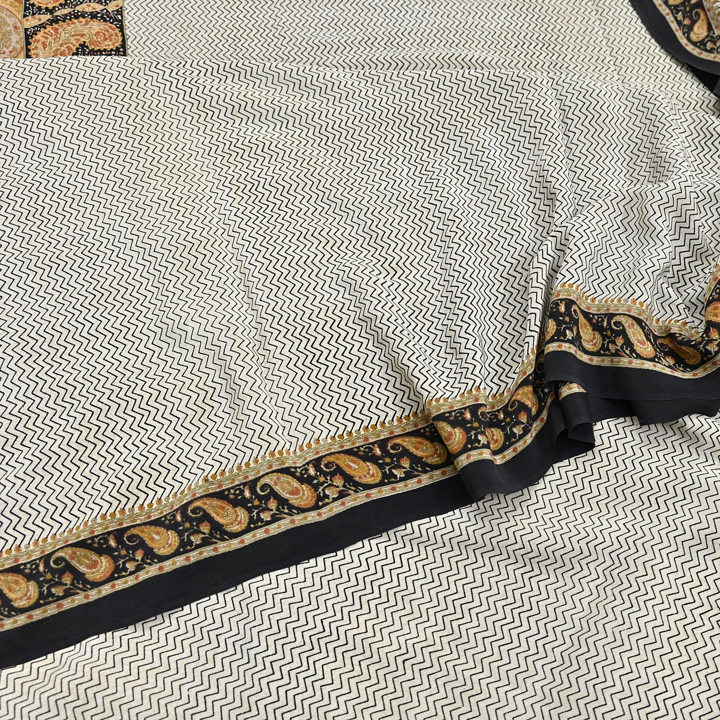 Indian Vintage Sari Ivory & black Pure Crepe Silk Printed Saree 5yard Sewing Quilting Floral Soft Craft Fabric Wrap