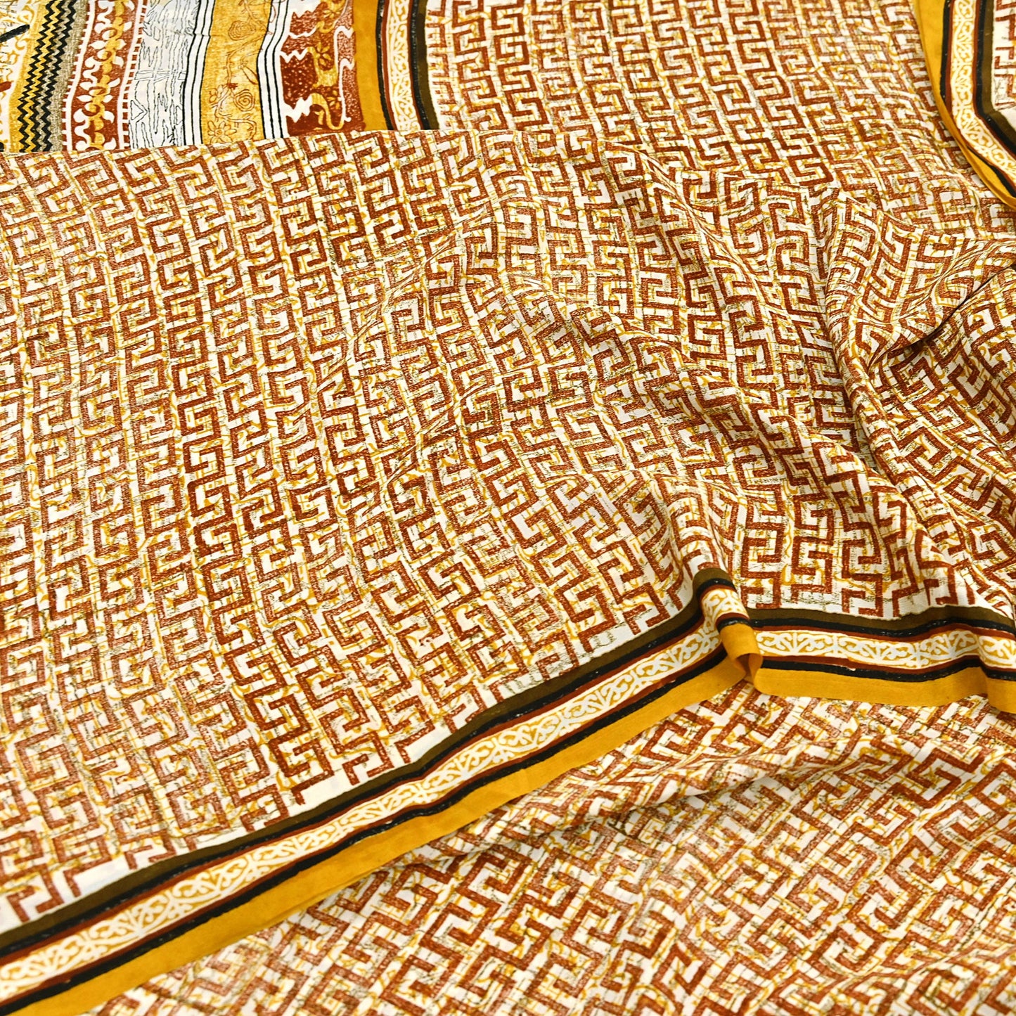 Indian Vintage Ivory Pure Crepe Silk Saree Geometric Print 5 Yards Soft Sewing Fabric for Dressmaking, Quilting, Crafting Upcycling