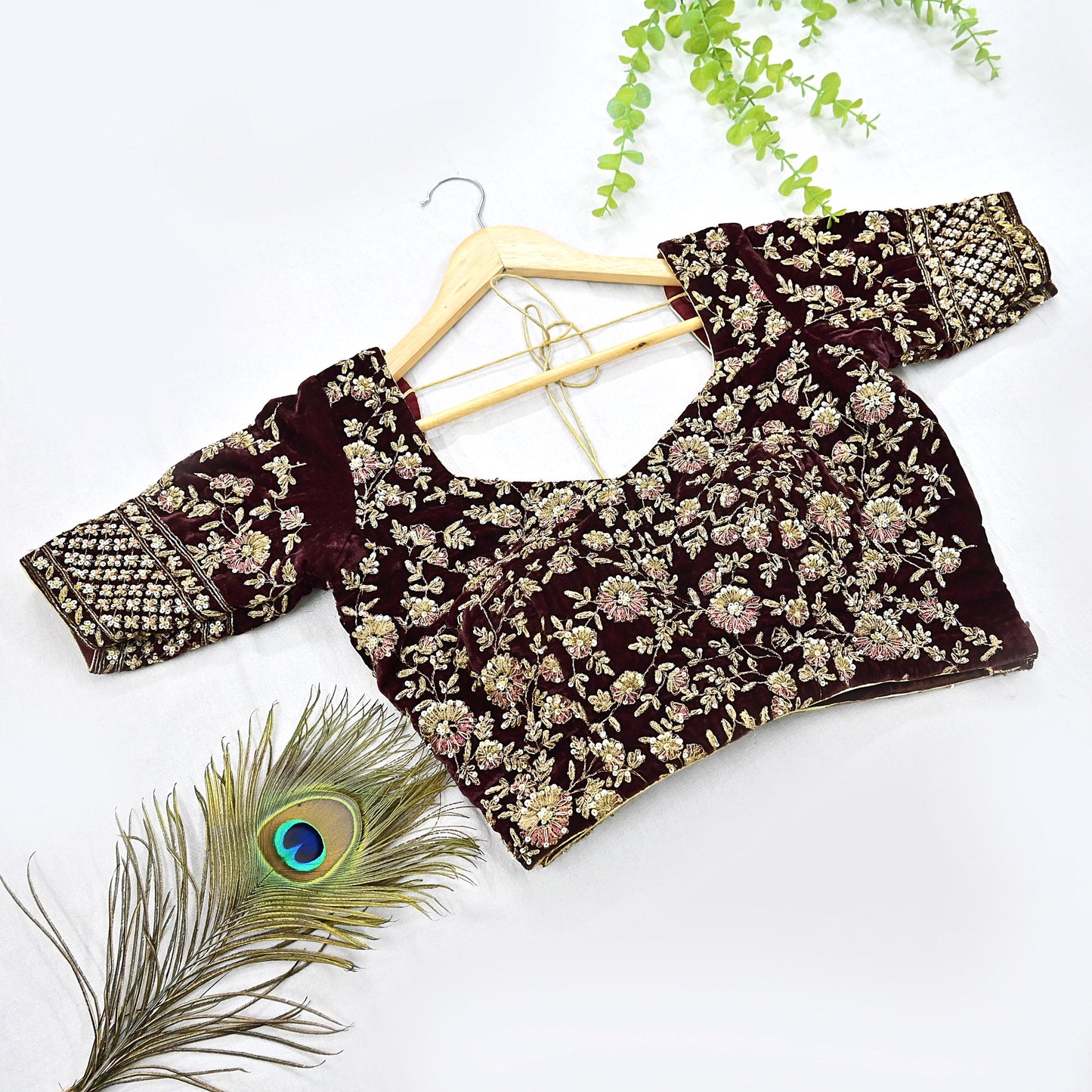Indian Pre-owned Wine Velvet Hand Embroidered By Designer manish malhotra Padded Blouse/Top/Crop L Size Party wear Bollywood