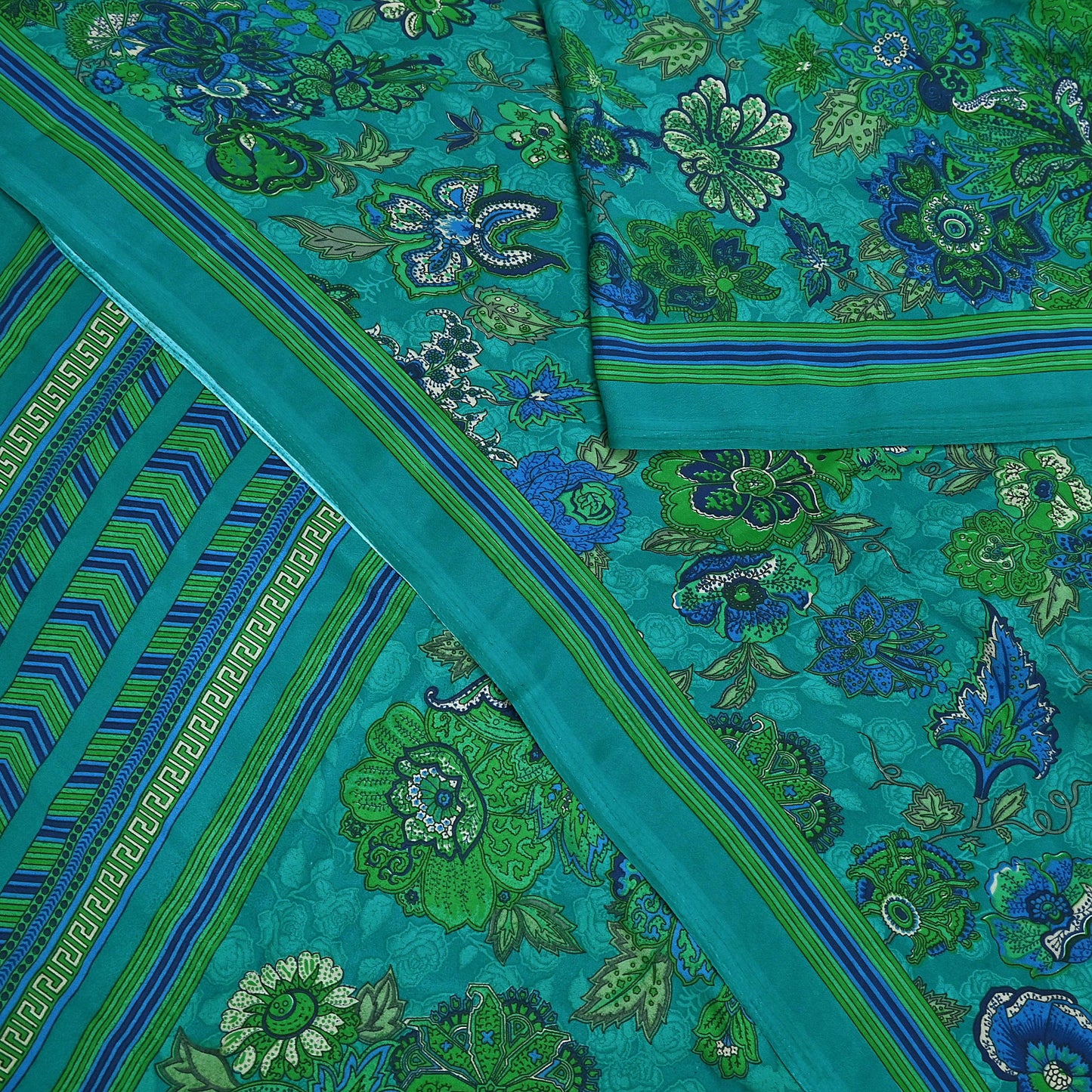 Indian Vintage Green Moss Crepe Saree Printed Floral Sari Fabric 5 Yards Soft Craft Fabric for Sewing, Dressmaking, Quilting,Upcycling