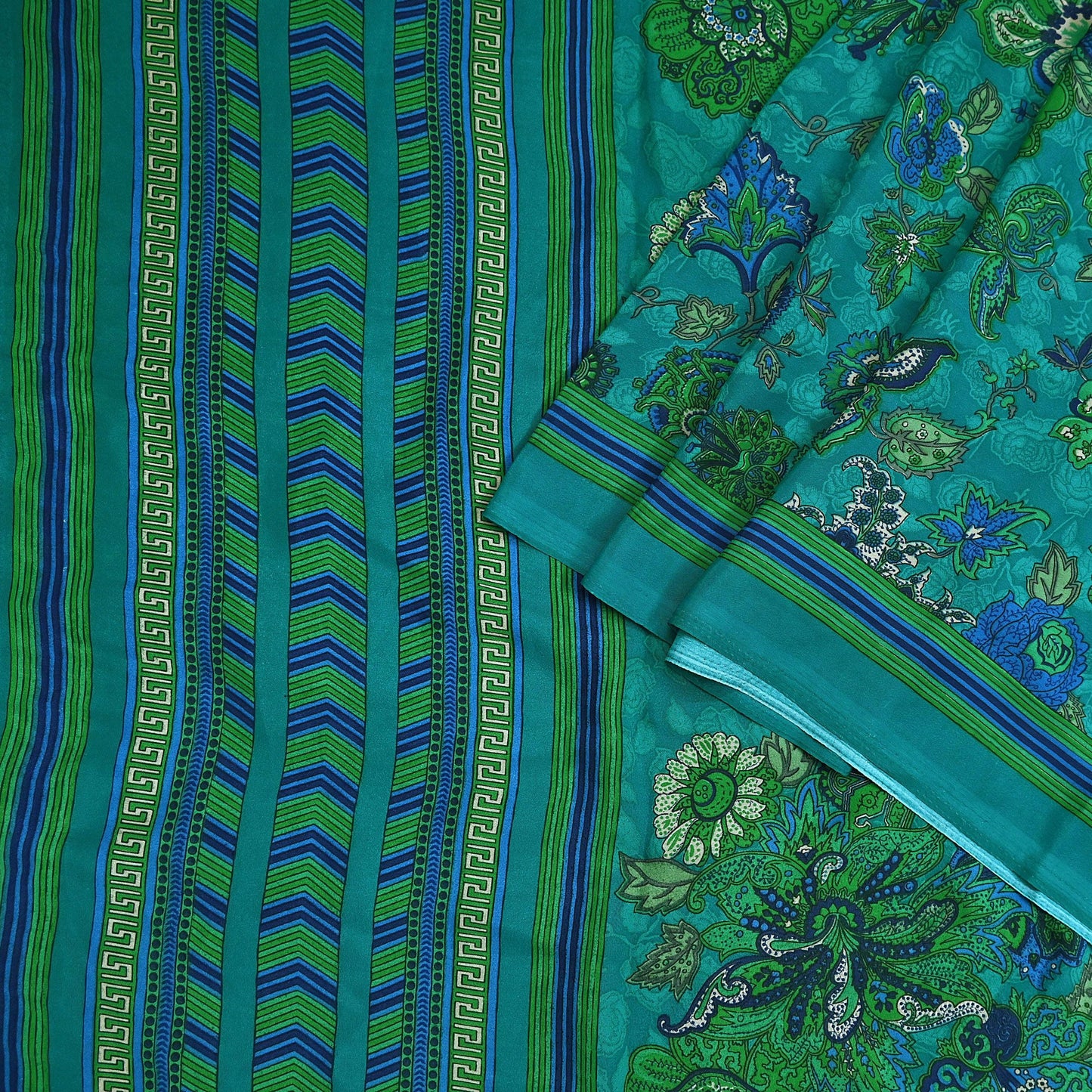 Indian Vintage Green Moss Crepe Saree Printed Floral Sari Fabric 5 Yards Soft Craft Fabric for Sewing, Dressmaking, Quilting,Upcycling