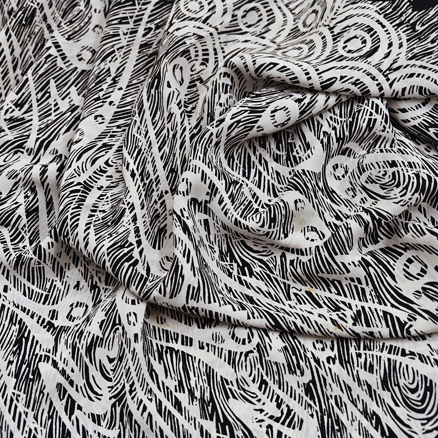 Indian Vintage Black & white Pure Crepe Silk Saree Abstrct Print 5 Yards Soft Sewing Fabric for Dressmaking, Quilting, Crafting Upcycling