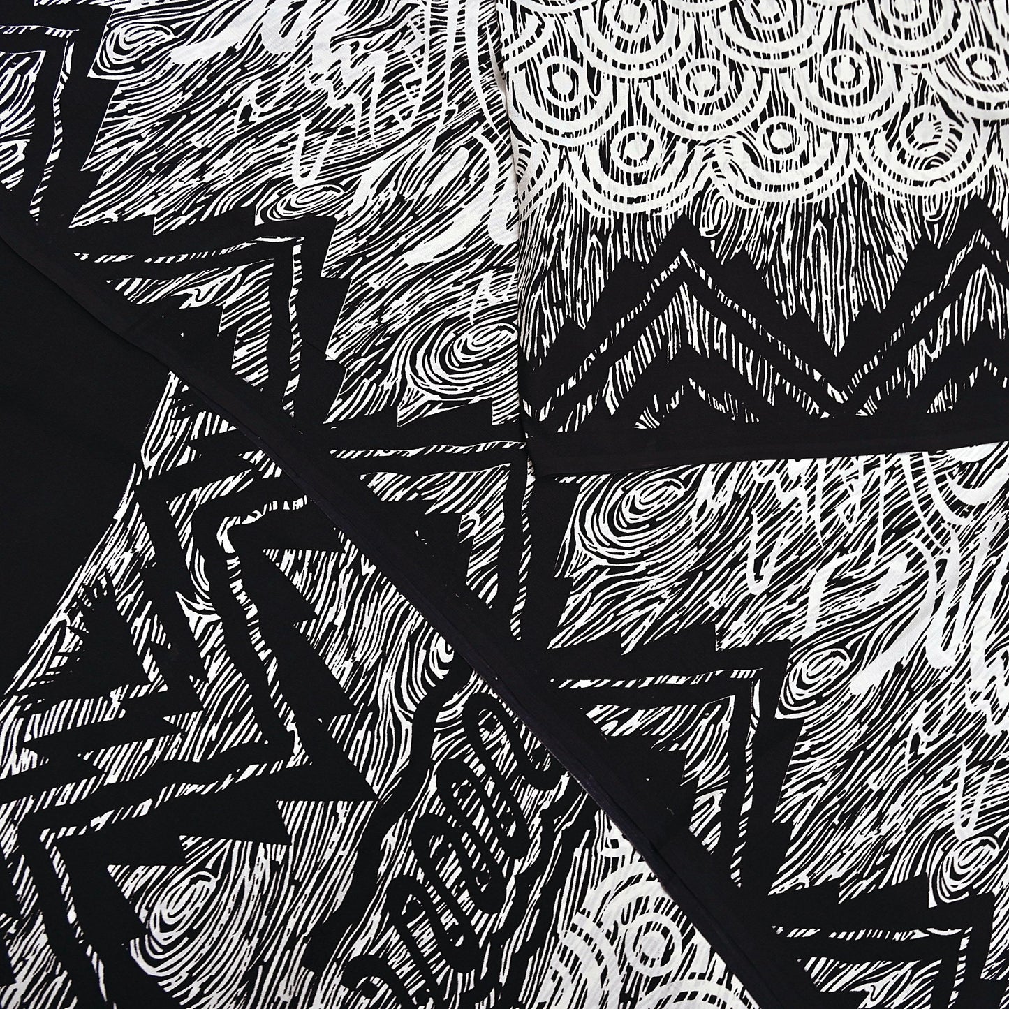 Indian Vintage Black & white Pure Crepe Silk Saree Abstrct Print 5 Yards Soft Sewing Fabric for Dressmaking, Quilting, Crafting Upcycling