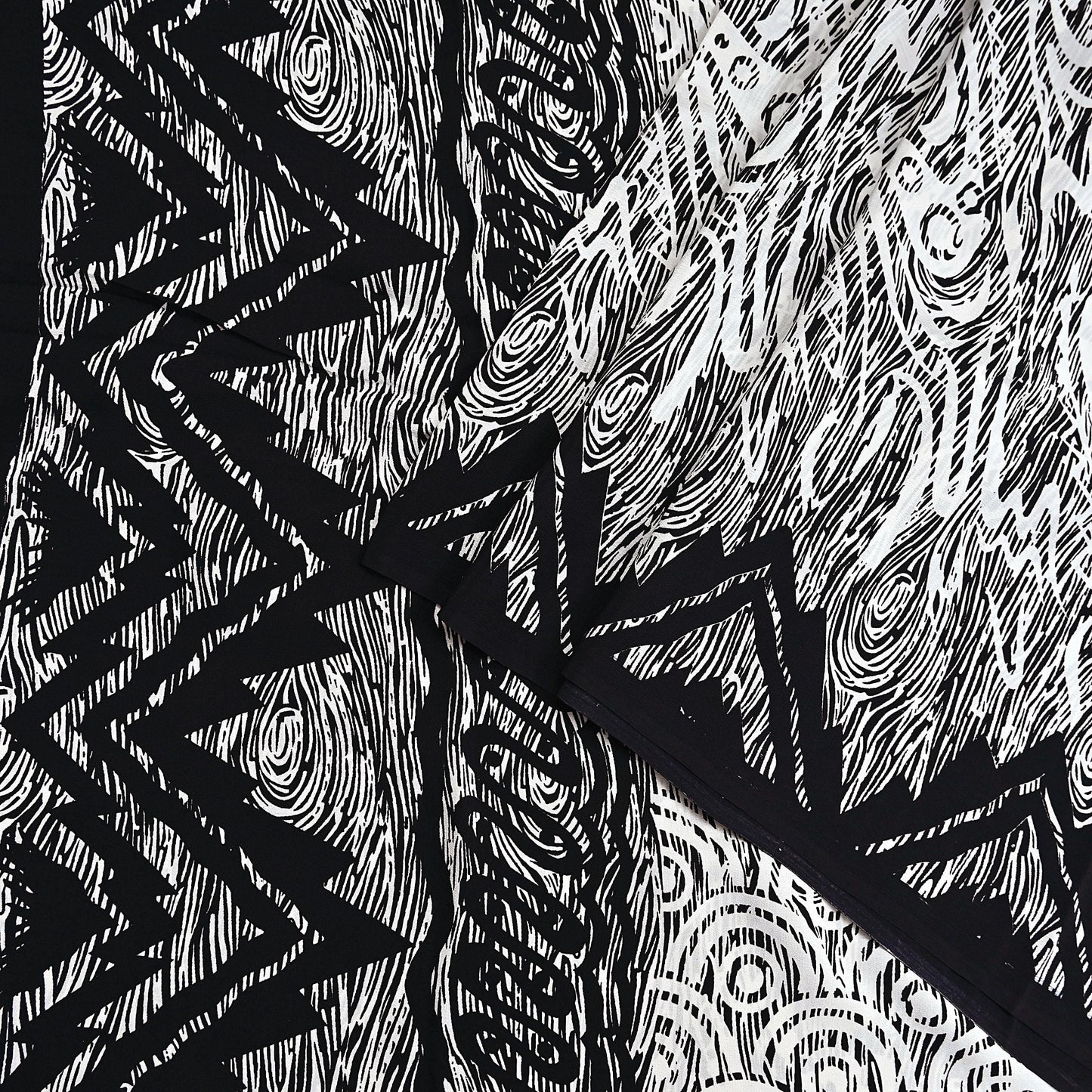 Indian Vintage Black & white Pure Crepe Silk Saree Abstrct Print 5 Yards Soft Sewing Fabric for Dressmaking, Quilting, Crafting Upcycling