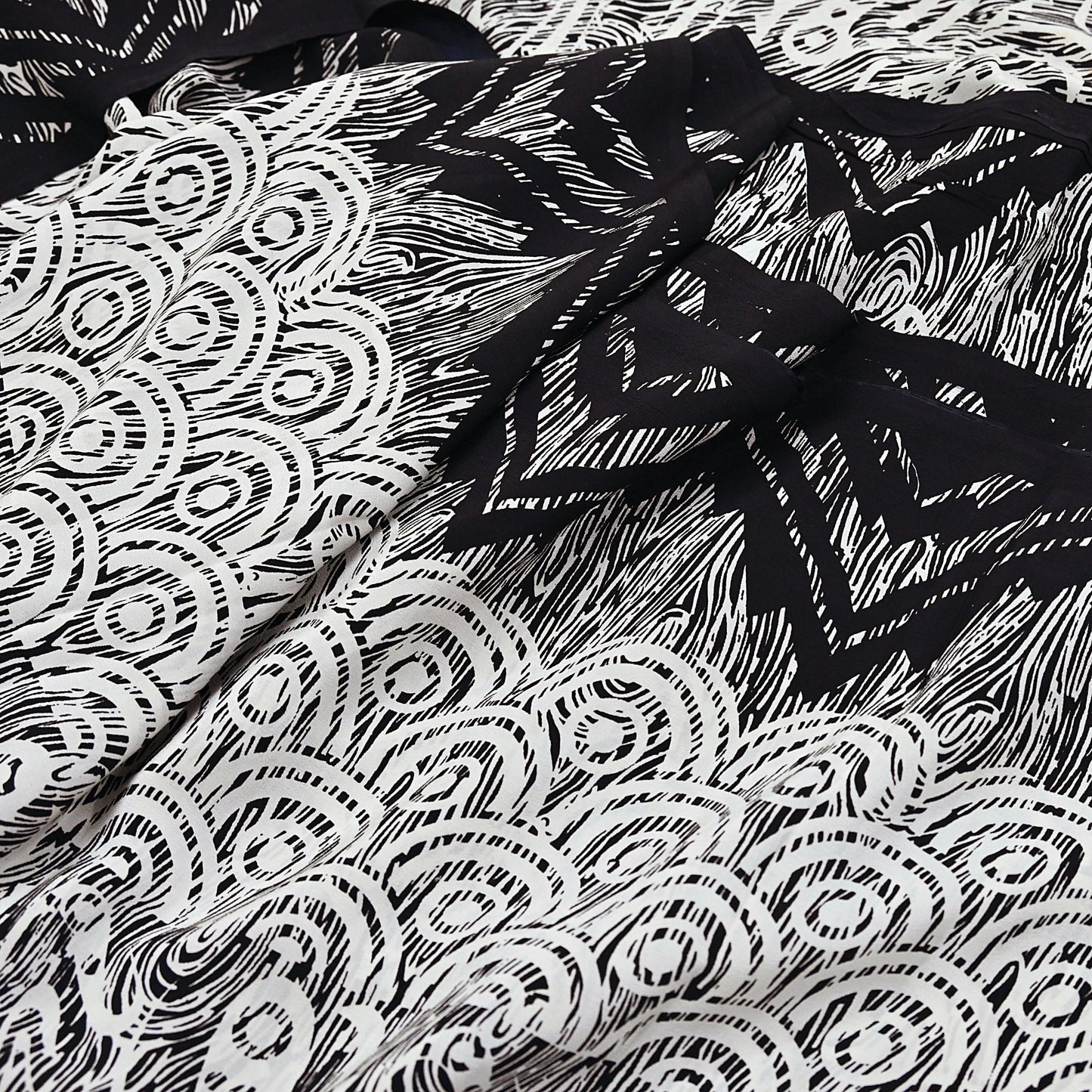 Indian Vintage Black & white Pure Crepe Silk Saree Abstrct Print 5 Yards Soft Sewing Fabric for Dressmaking, Quilting, Crafting Upcycling