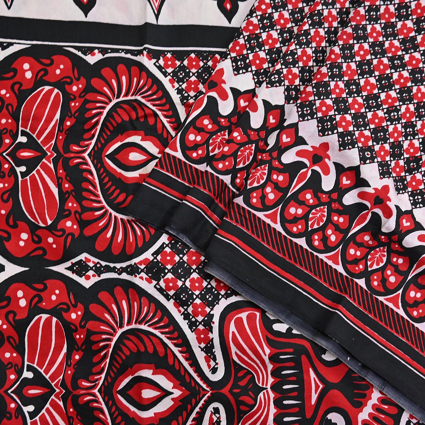 Indian Vintage Sari Black & red 100% Pure Silk Printed Sarees 5yd Craft Fabric Sewing Soft Dress Making Floral Quilting Crafting Upcycle