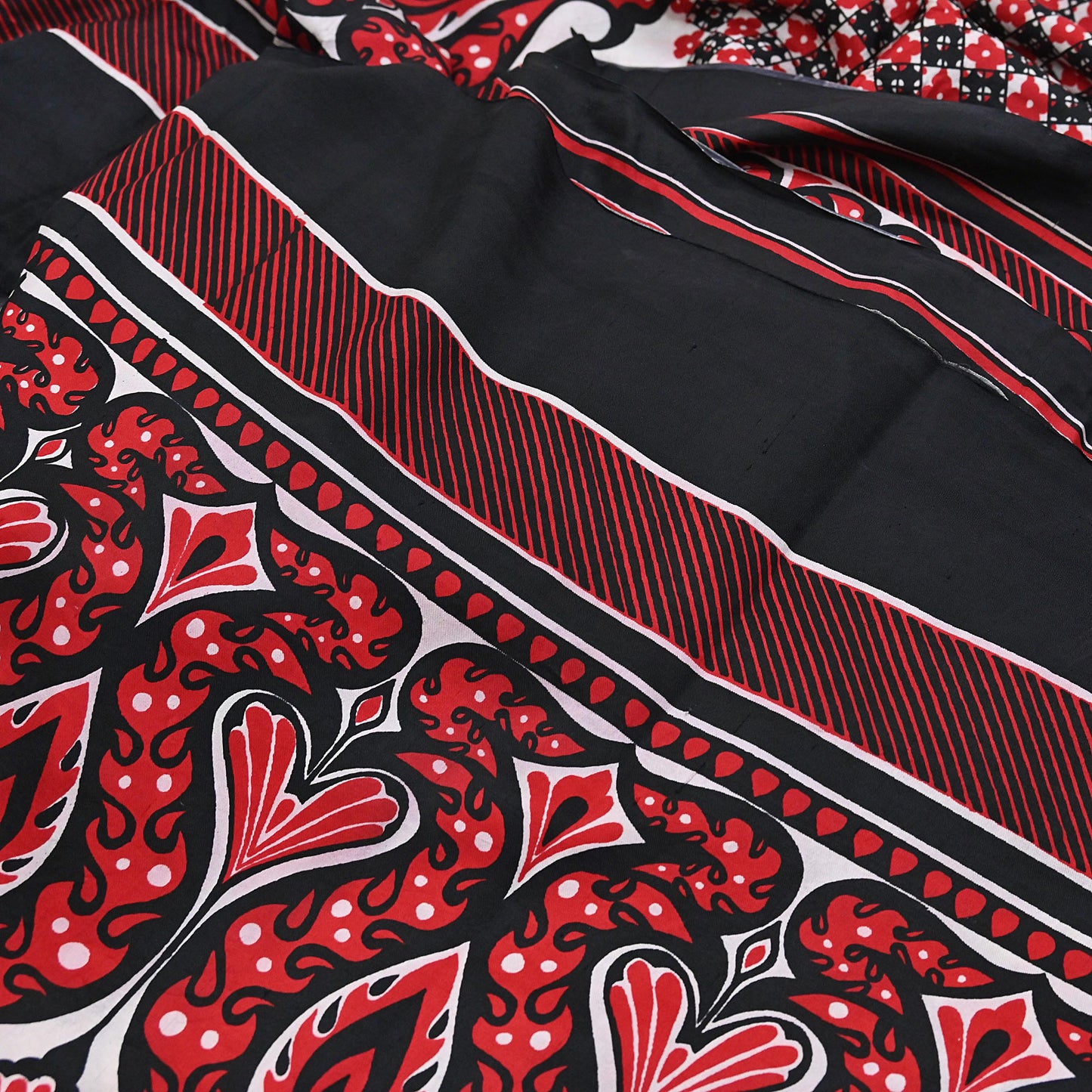 Indian Vintage Sari Black & red 100% Pure Silk Printed Sarees 5yd Craft Fabric Sewing Soft Dress Making Floral Quilting Crafting Upcycle