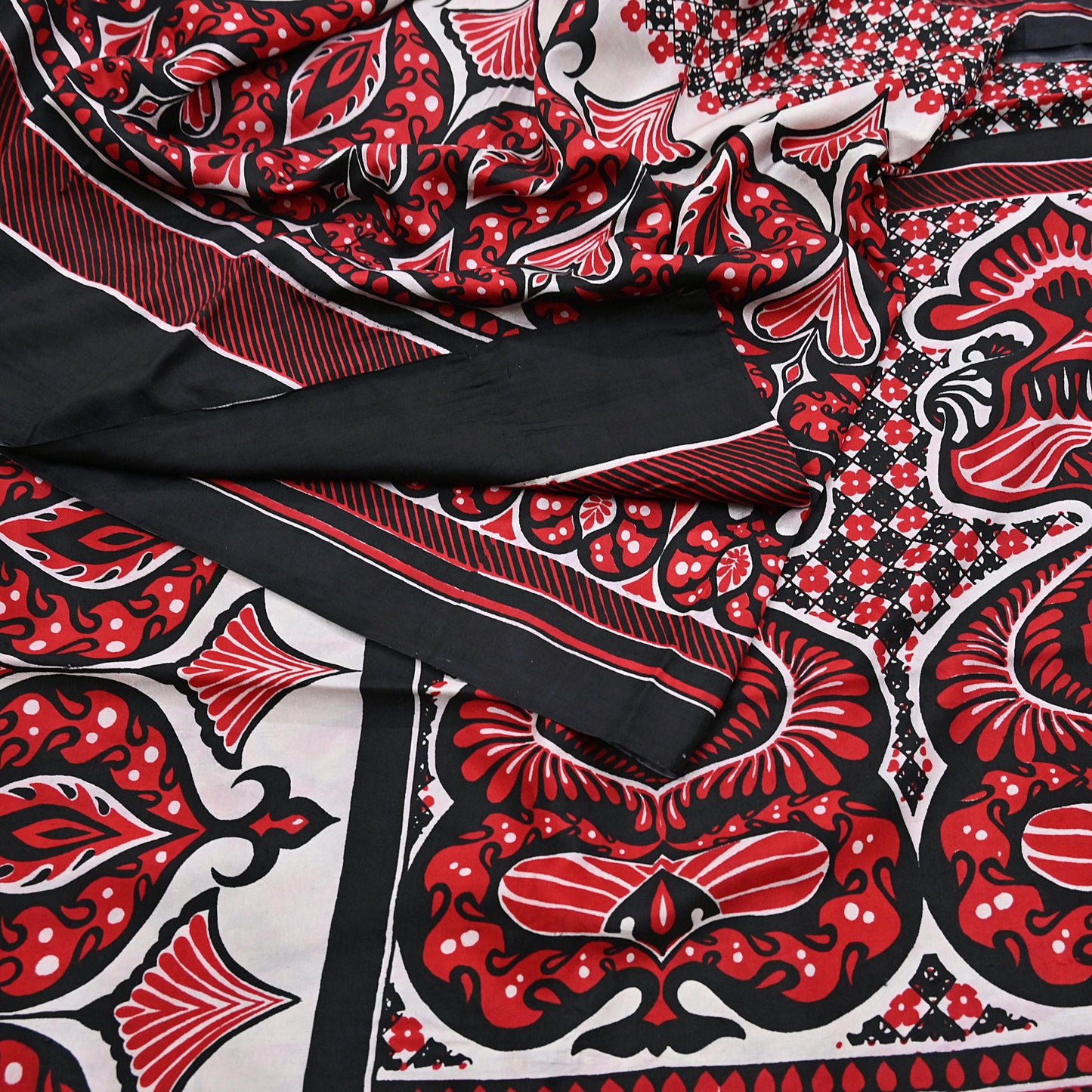 Indian Vintage Sari Black & red 100% Pure Silk Printed Sarees 5yd Craft Fabric Sewing Soft Dress Making Floral Quilting Crafting Upcycle