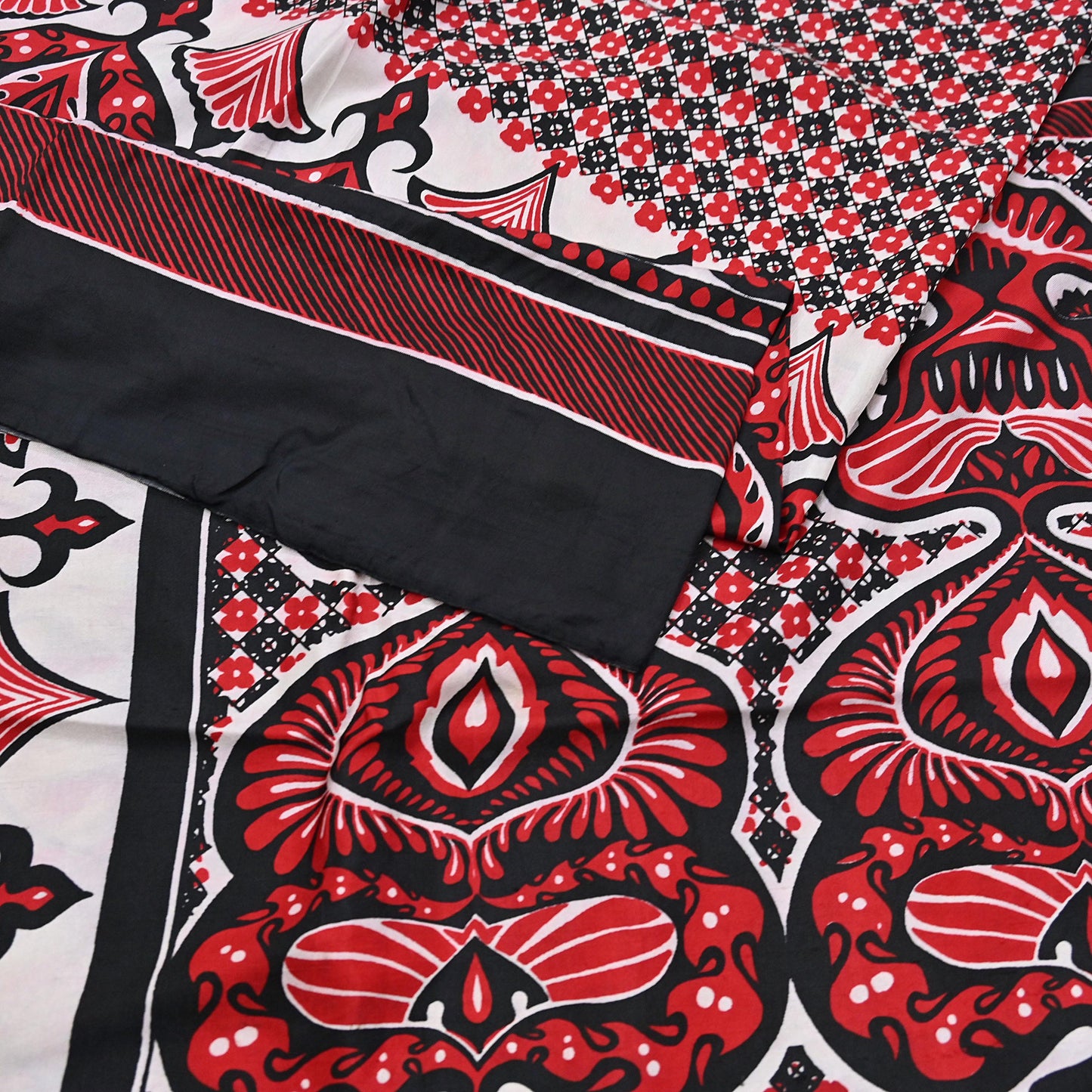 Indian Vintage Sari Black & red 100% Pure Silk Printed Sarees 5yd Craft Fabric Sewing Soft Dress Making Floral Quilting Crafting Upcycle