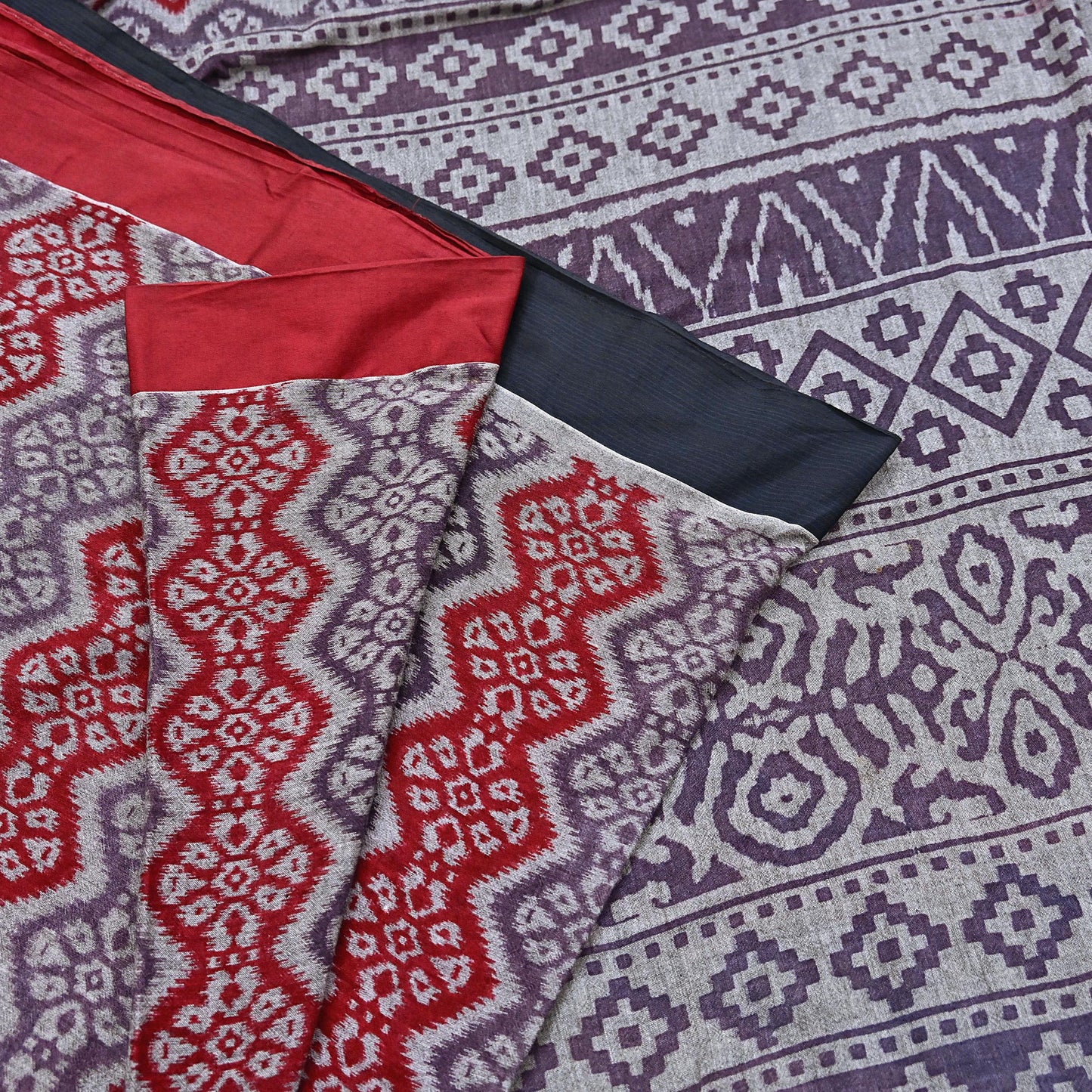 Indian Vintage Red, gray & purple Printed Pure Cotton Saree 5 Yards Soft Fabric for Sewing, Crafting, Quilting, Upcycling, Dressmaking, Boho