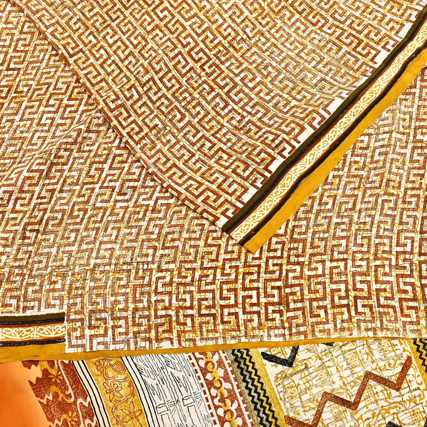 Indian Vintage Ivory Pure Crepe Silk Saree Geometric Print 5 Yards Soft Sewing Fabric for Dressmaking, Quilting, Crafting Upcycling