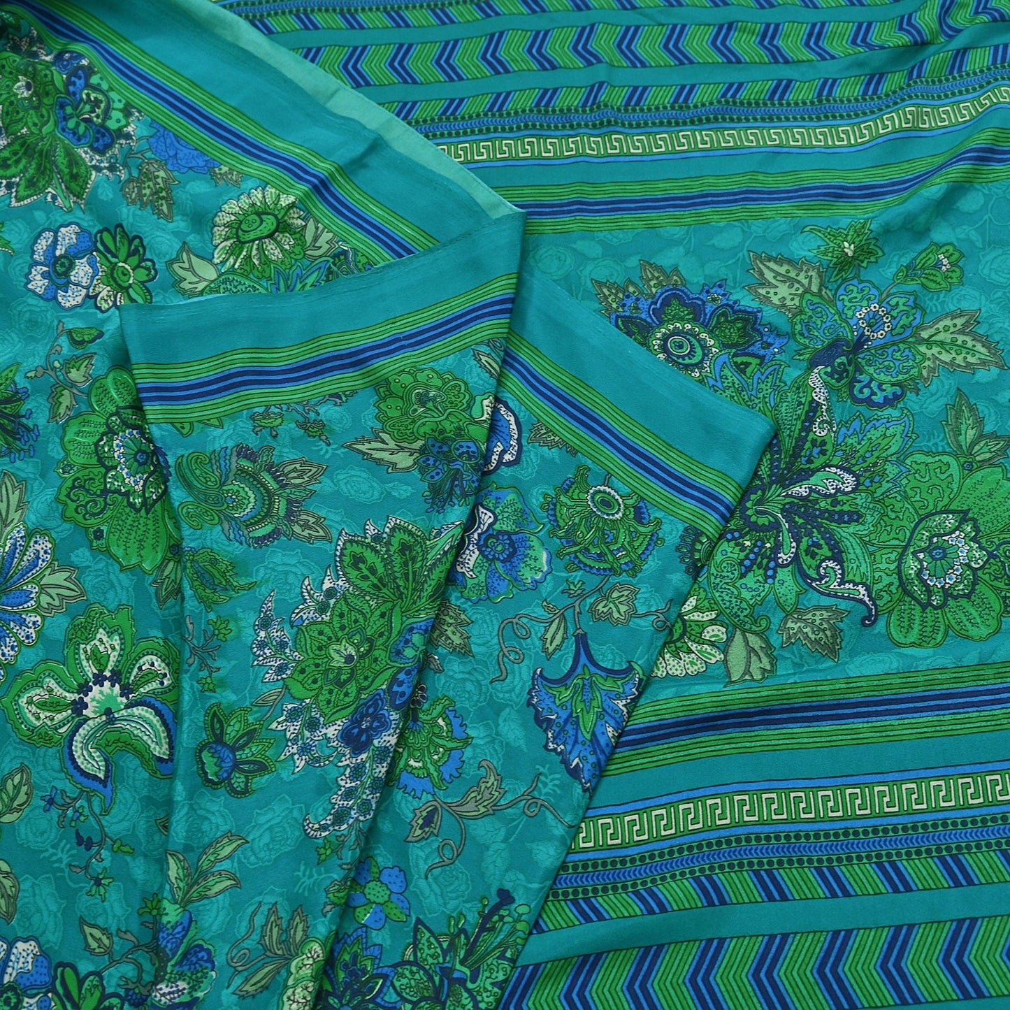 Indian Vintage Green Moss Crepe Saree Printed Floral Sari Fabric 5 Yards Soft Craft Fabric for Sewing, Dressmaking, Quilting,Upcycling
