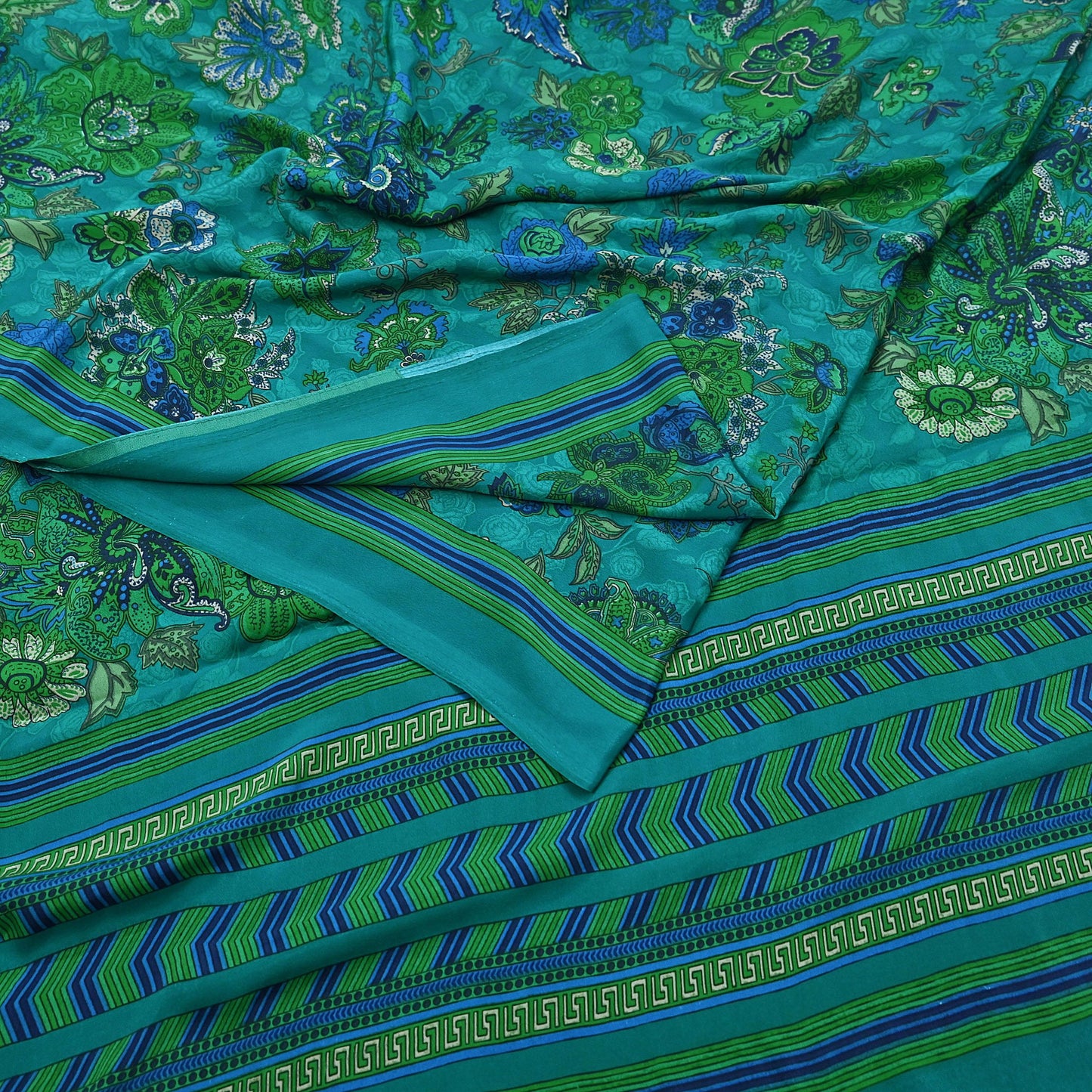 Indian Vintage Green Moss Crepe Saree Printed Floral Sari Fabric 5 Yards Soft Craft Fabric for Sewing, Dressmaking, Quilting,Upcycling