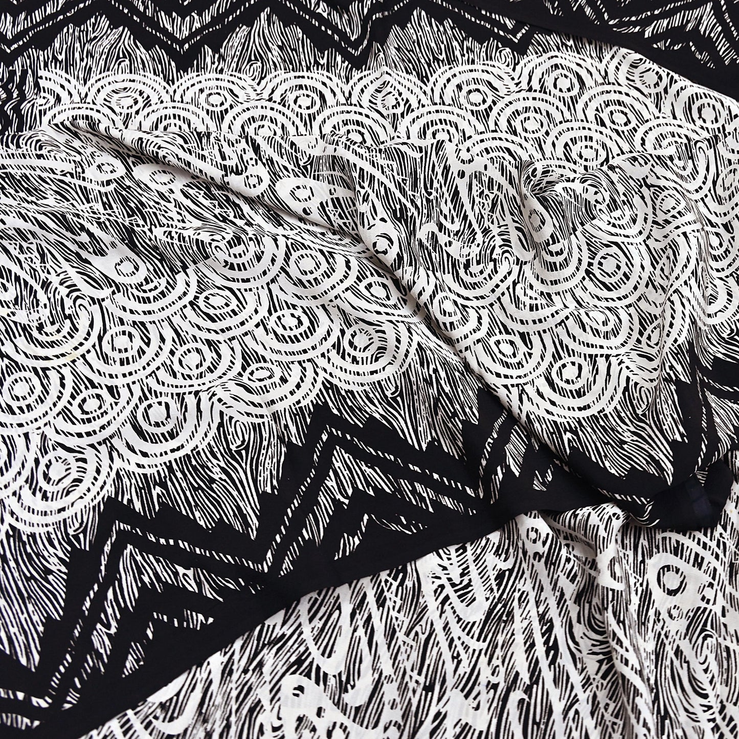 Indian Vintage Black & white Pure Crepe Silk Saree Abstrct Print 5 Yards Soft Sewing Fabric for Dressmaking, Quilting, Crafting Upcycling
