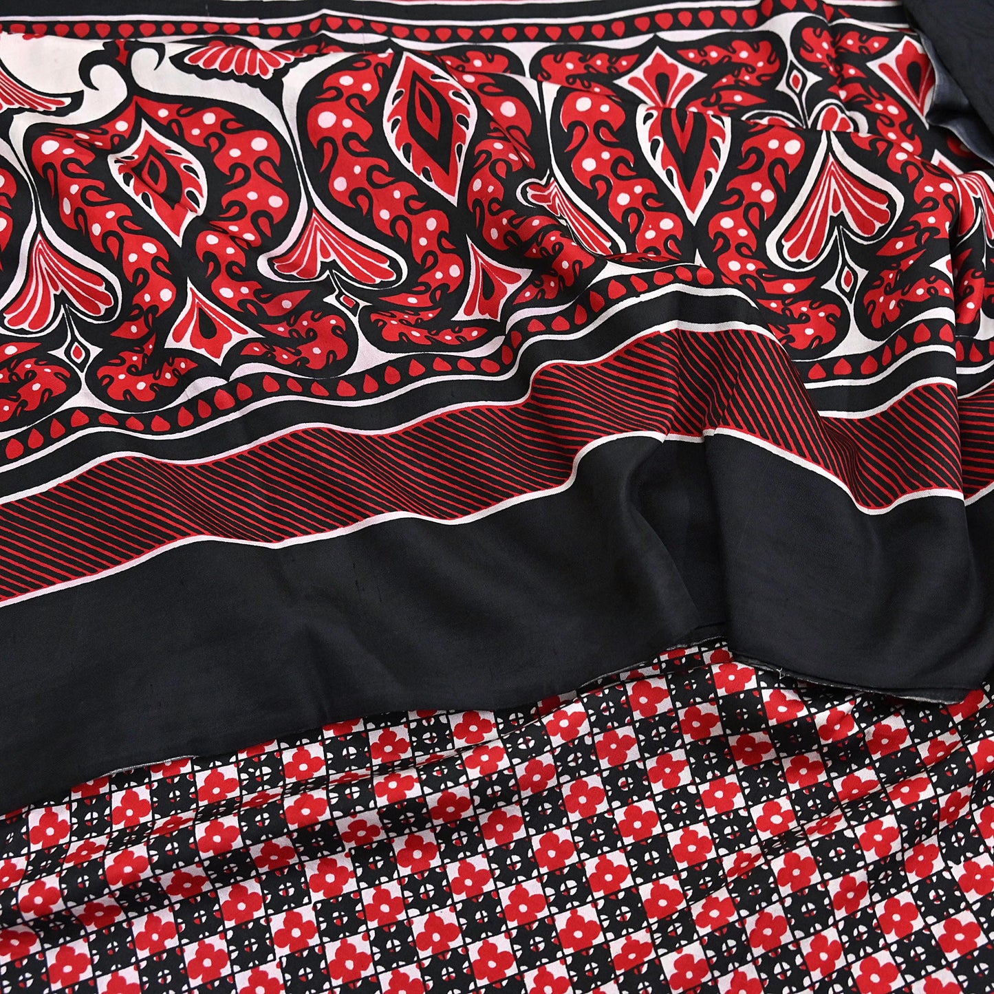 Indian Vintage Sari Black & red 100% Pure Silk Printed Sarees 5yd Craft Fabric Sewing Soft Dress Making Floral Quilting Crafting Upcycle