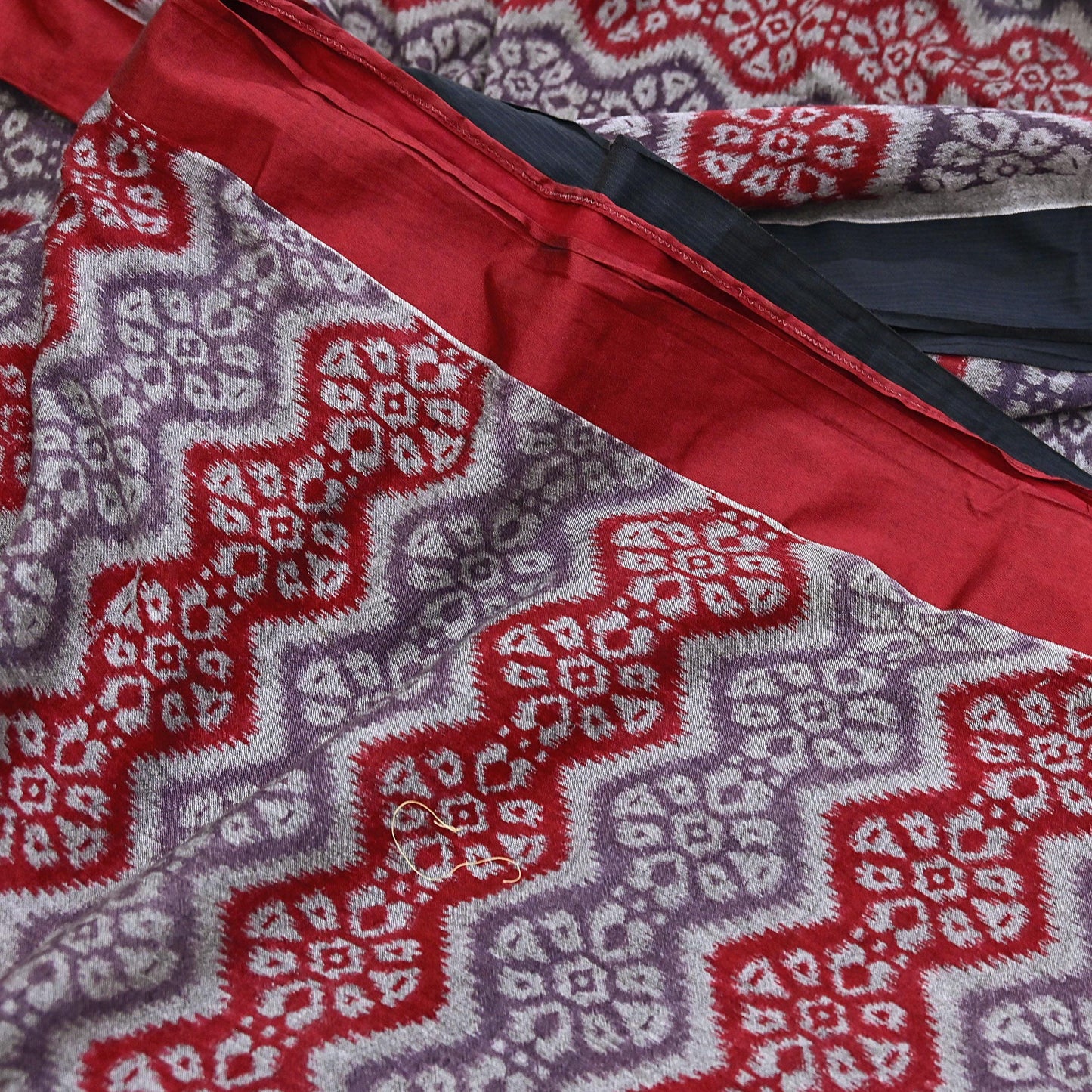 Indian Vintage Red, gray & purple Printed Pure Cotton Saree 5 Yards Soft Fabric for Sewing, Crafting, Quilting, Upcycling, Dressmaking, Boho