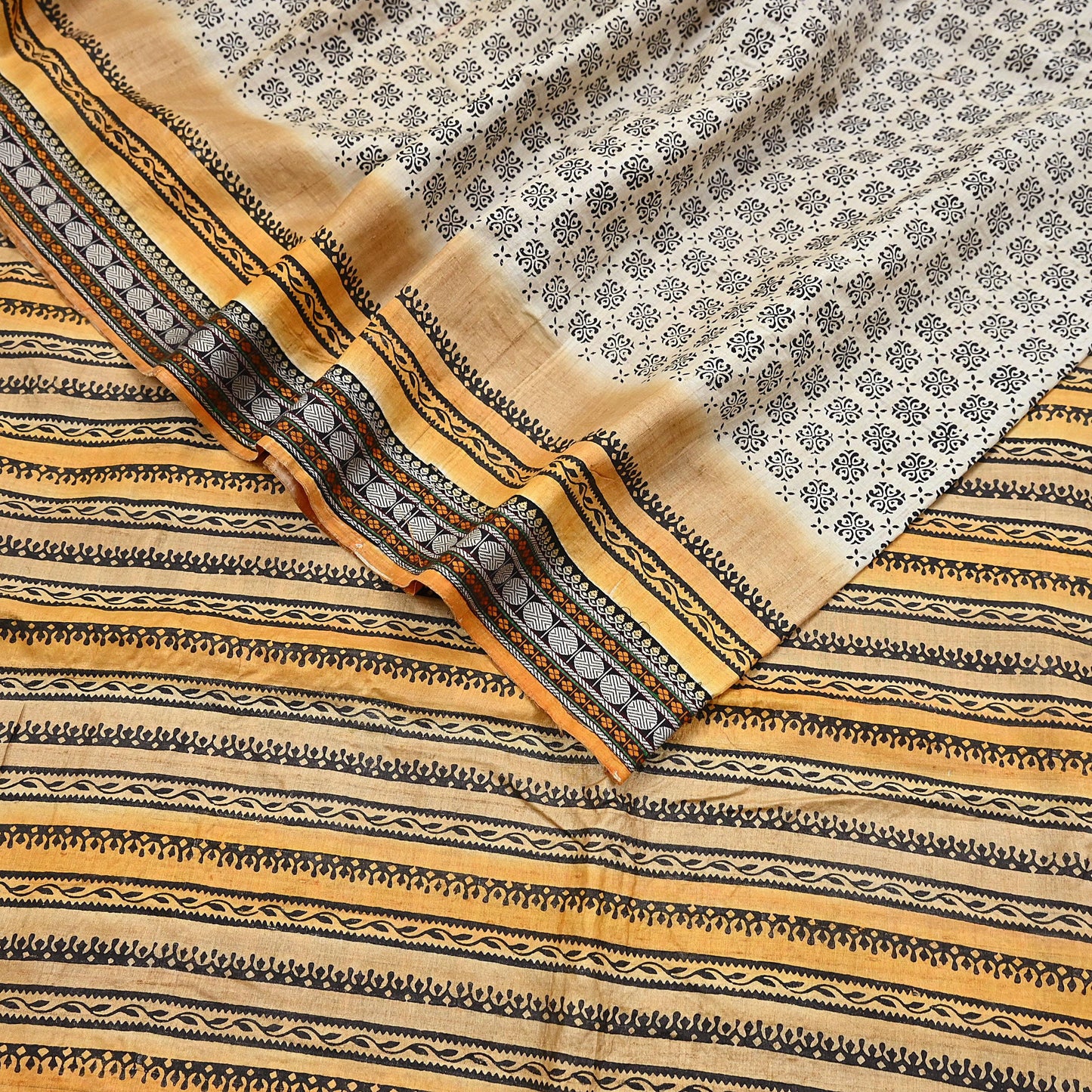 Indian Vintage Saree Ivory & Saffron Pure Khadi Silk Handloom Hand woven Sari Fabric 5yard Ethnic Dressmaking Crafting Upcycle Quilting