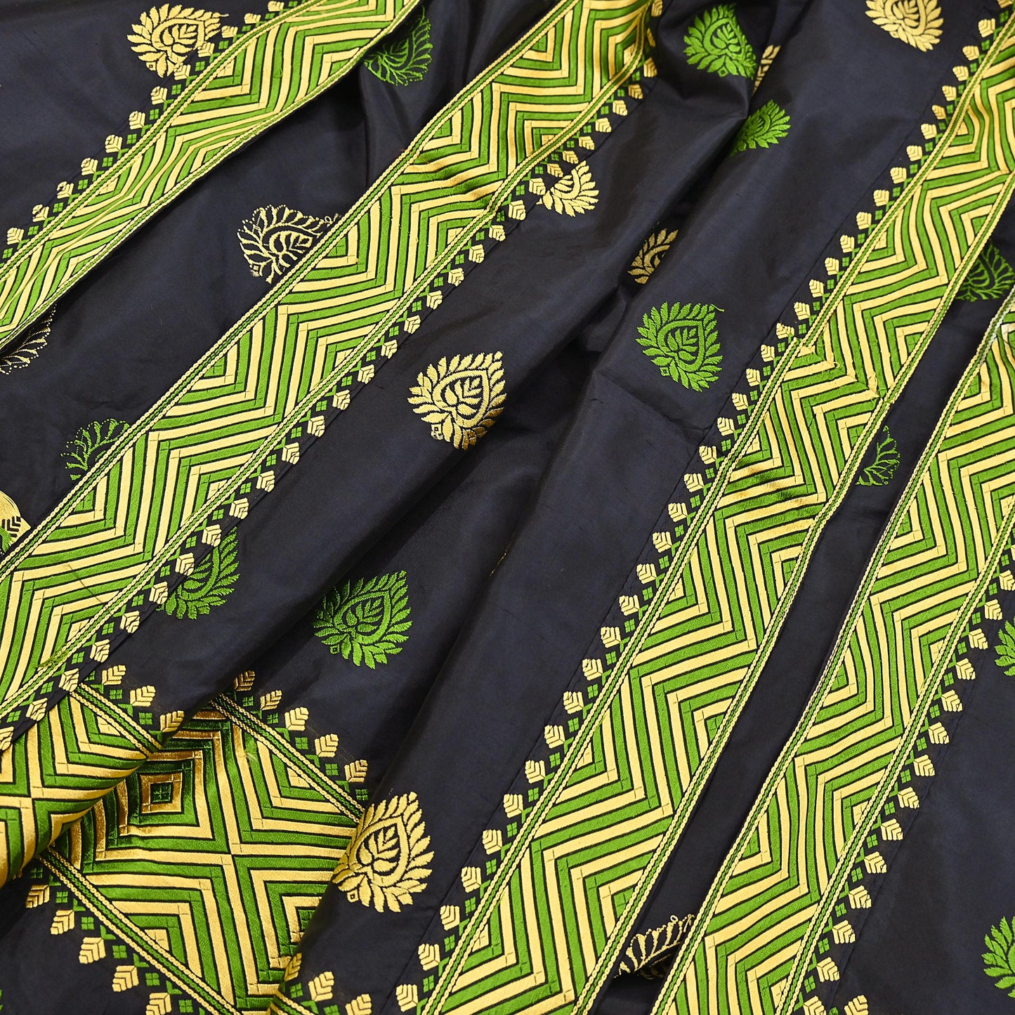 Indian Black Pat Silk Mekhela Chador Set Handwoven Assamese Traditional Wear Vintage 2-Piece Mekhela Sador