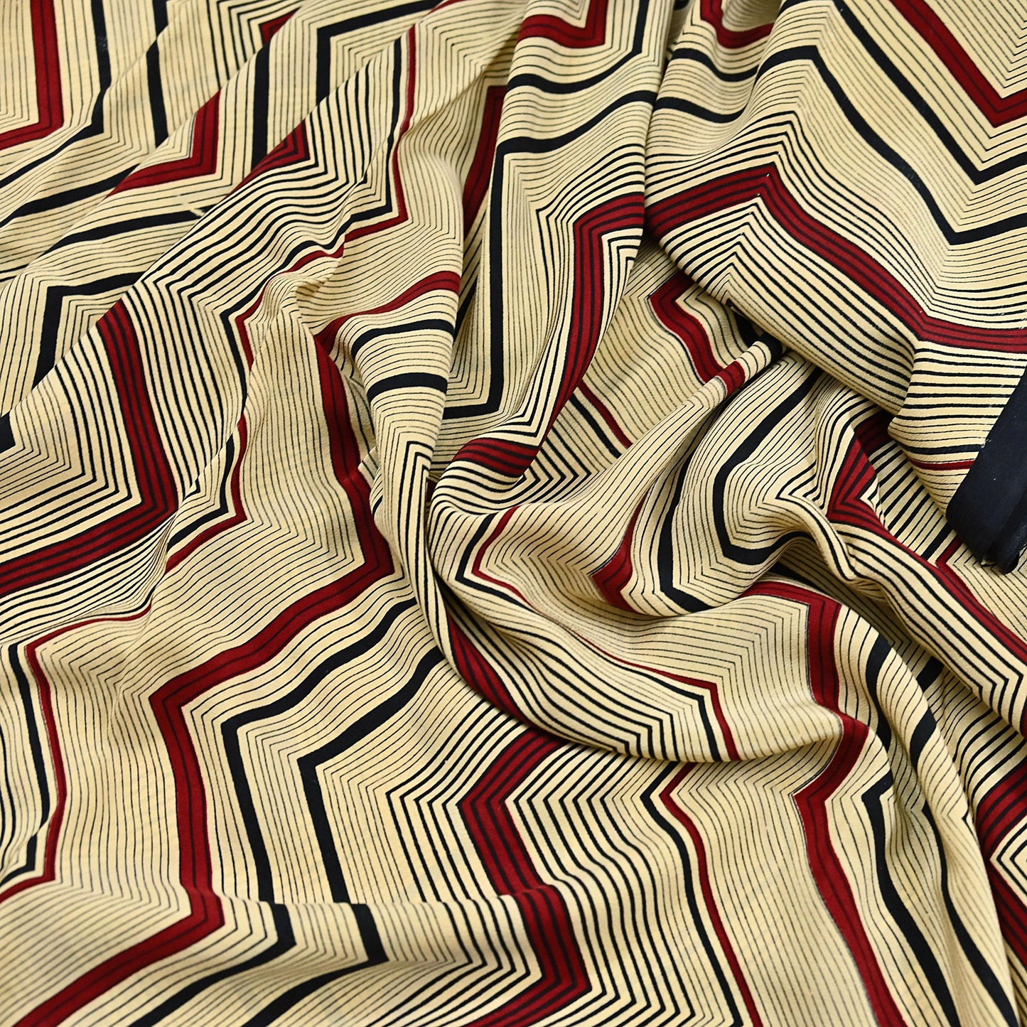 Indian Vintage Sari Beige & Black Pure Crepe Silk Printed Saree 5yard Sewing Floral Soft Craft Fabric Wrap Crafting Quilting Upcycle