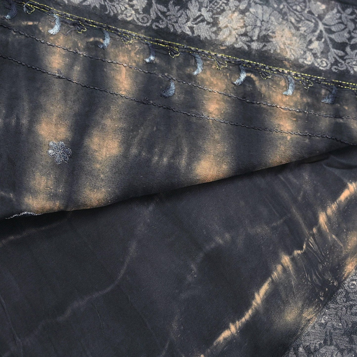 Indian Vintage Saree Peach & Black Pure Crepe Silk Hand Embroidered Tie-Dye Sari Fabric 5yard Sewing Craft Fabric Dressmaking Crafting Zari