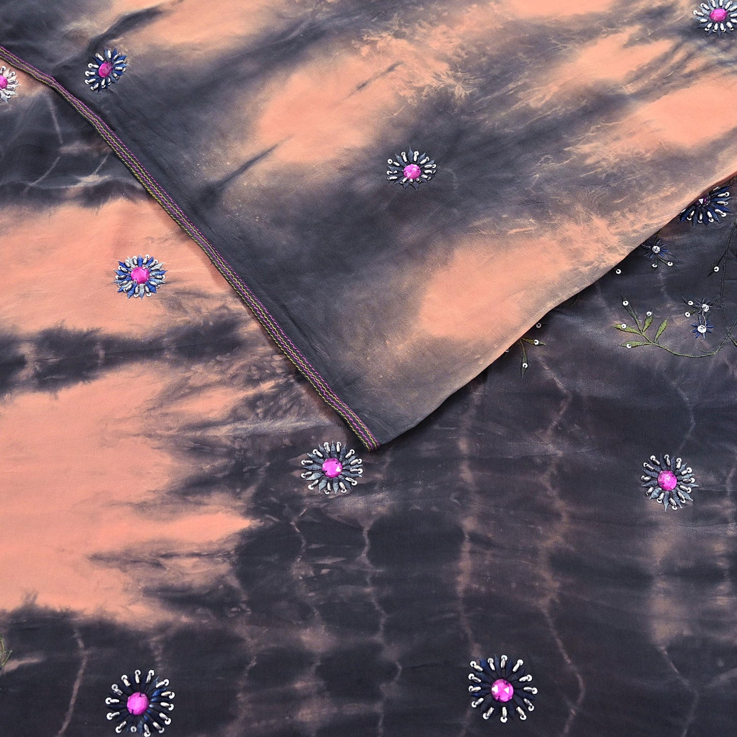 Indian Vintage Saree Peach & Black Pure Crepe Silk Hand Embroidered Tie-Dye Sari Fabric 5yard Sewing Craft Fabric Dressmaking Crafting Zari