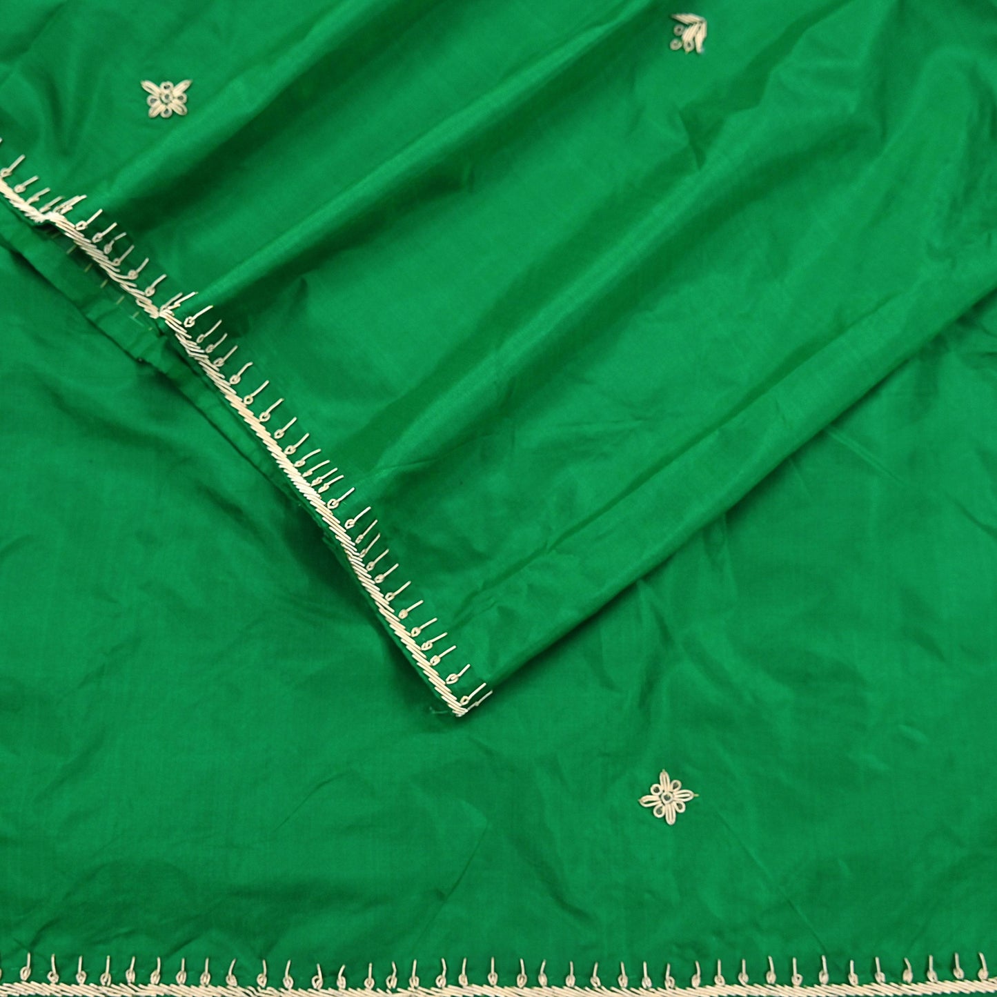 Indian Vintage Dupatta Green Pure Silk Long Stole Hand Embroidered Scarves Floral Design Stole Veil Wrap Zardozi/ dabka