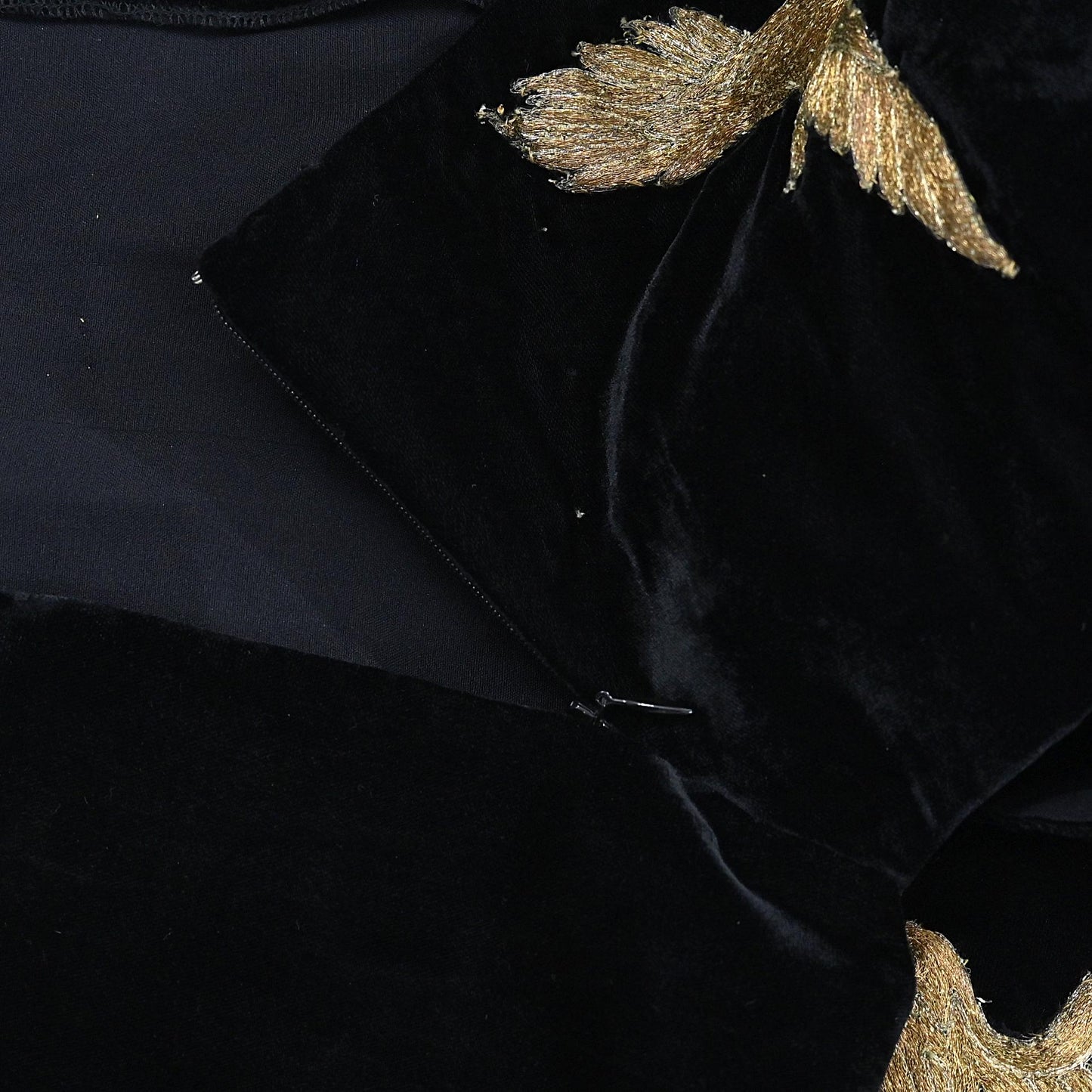 Indian Pre-owned Black Velvet Embroidered Padded Blouse/Crop/Top M Size Party wear Bollywood