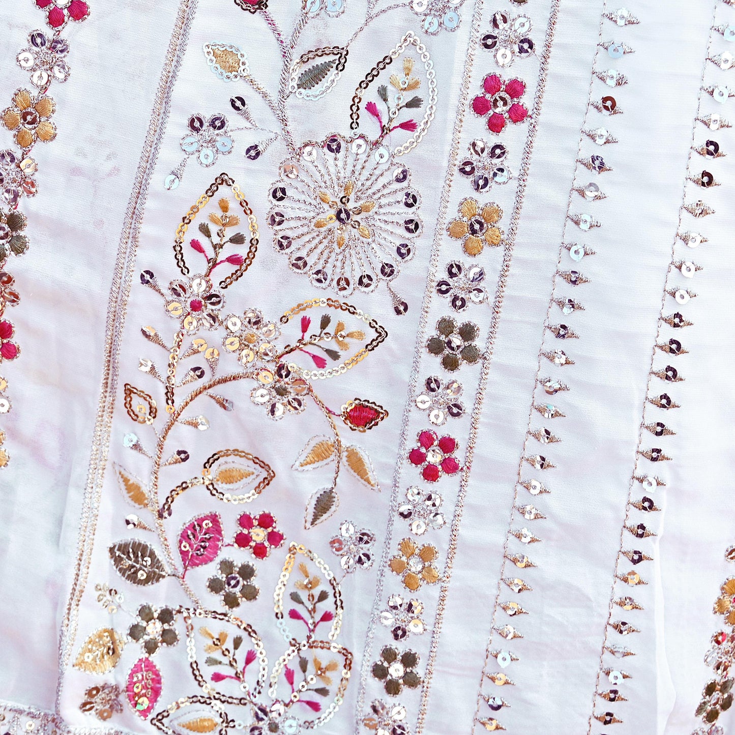 Indian Pre-owned White Pure Georgette Embroidered Lehenga/Skirt Bridal Wear Bollywood
