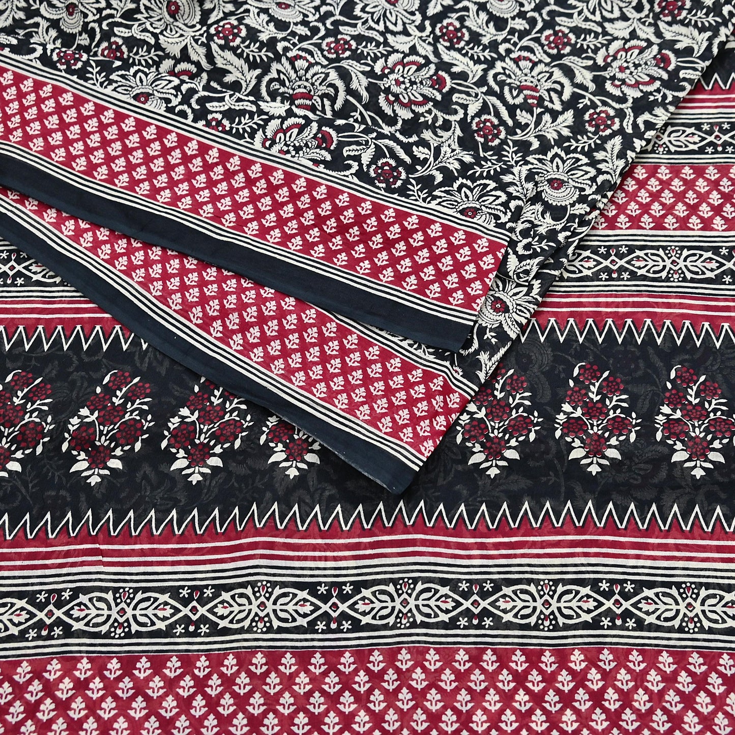 Indian Vintage Sari Red & Black Printed 100% Pure Cotton Sarees Craft Fabric 5Yard Sewing Sarong Wrap Boho Floral Dress making Quilting Soft