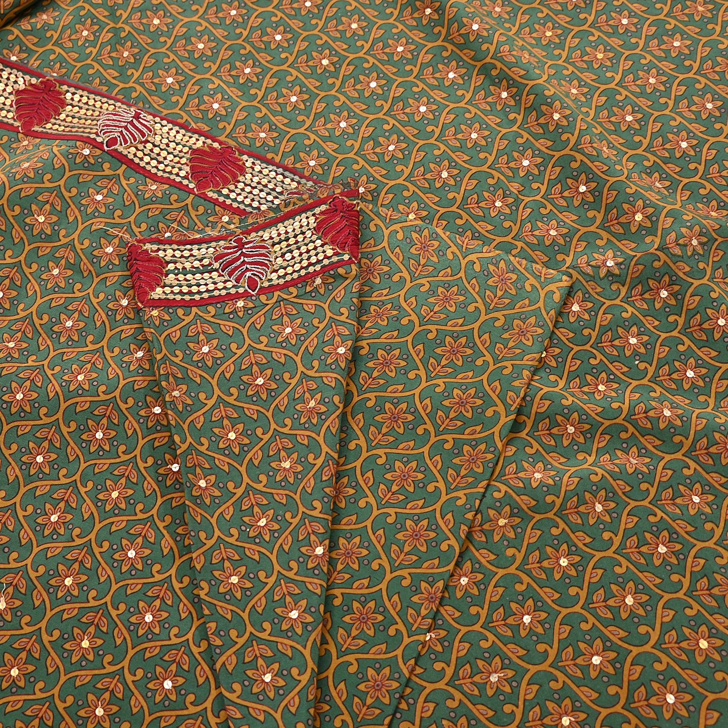 Indian Vintage Sari Green Pure Crepe Silk Hand Embroidered Saree 6yd Sewing Floral Craft Sequins Dress making Crafting Quilting